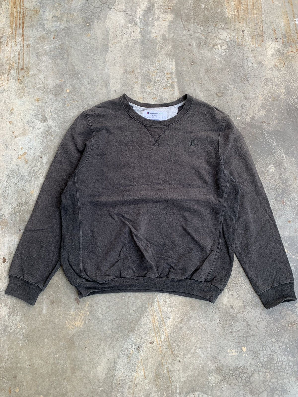 Champion Vintage Thrashed Faded Champion Crewneck Sweatshirt Size US L / EU 52-54 / 3 - 1 Thumbnail
