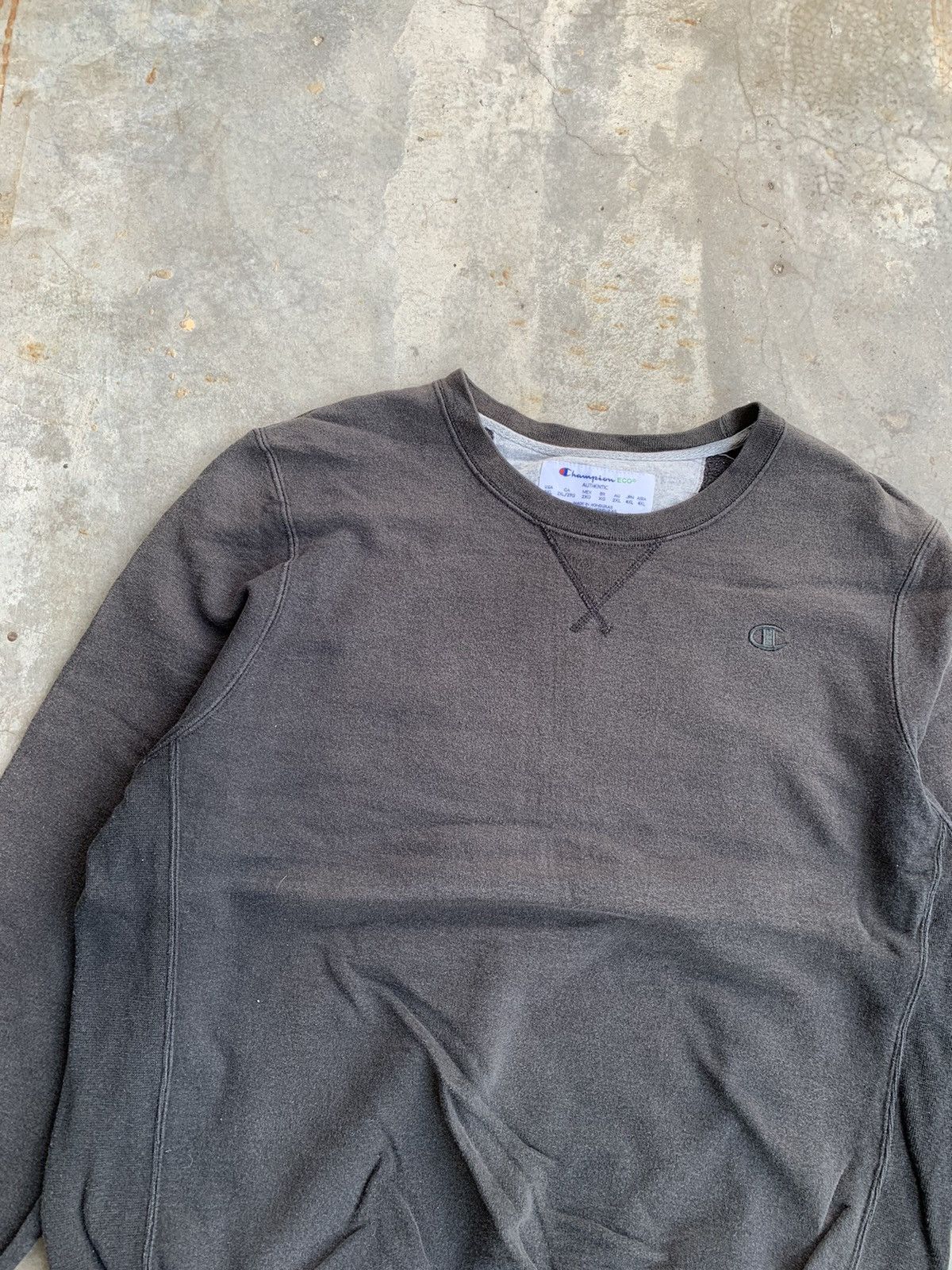 Champion Vintage Thrashed Faded Champion Crewneck Sweatshirt Size US L / EU 52-54 / 3 - 2 Thumbnail