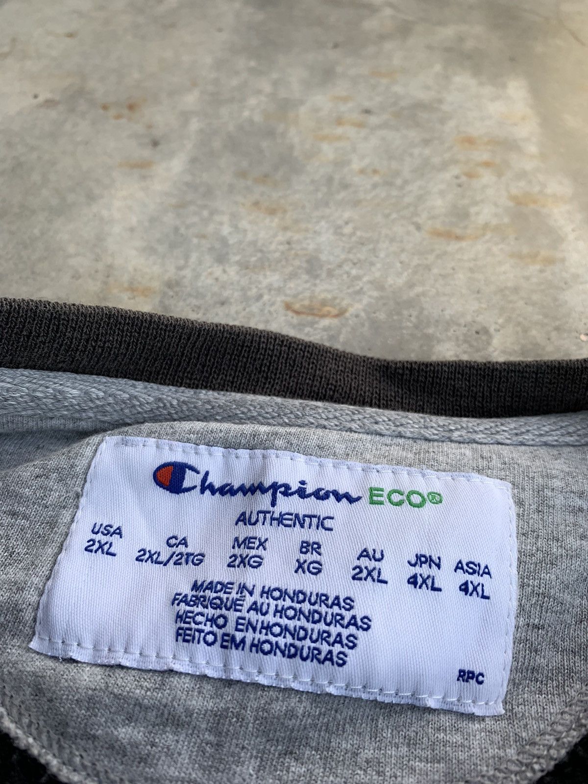 Champion Vintage Thrashed Faded Champion Crewneck Sweatshirt Size US L / EU 52-54 / 3 - 4 Thumbnail