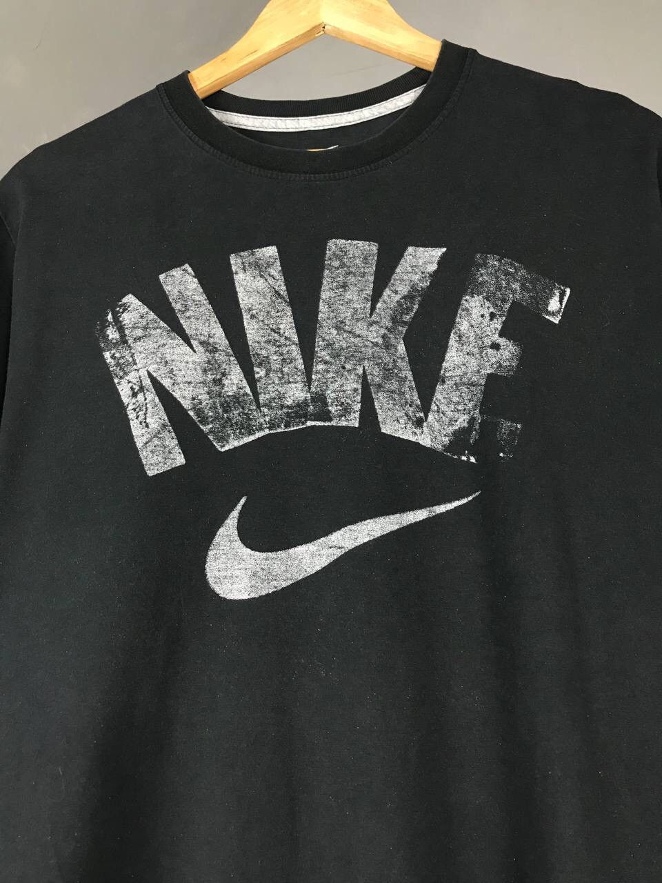 Vintage Nike swoosh streetwear vintage center logo tee Size US L / EU 52-54 / 3 - 3 Thumbnail