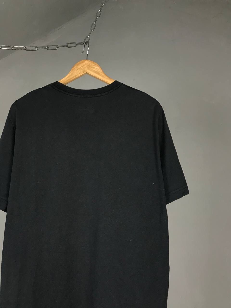 Vintage Nike swoosh streetwear vintage center logo tee Size US L / EU 52-54 / 3 - 5 Thumbnail