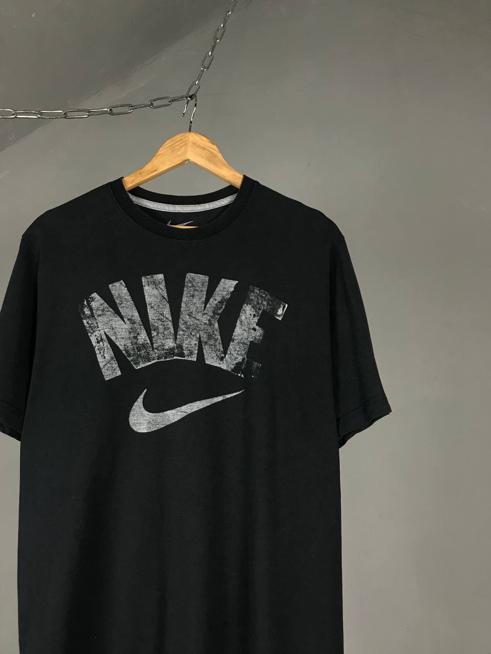 Vintage Nike swoosh streetwear vintage center logo tee Size US L / EU 52-54 / 3 - 2 Thumbnail