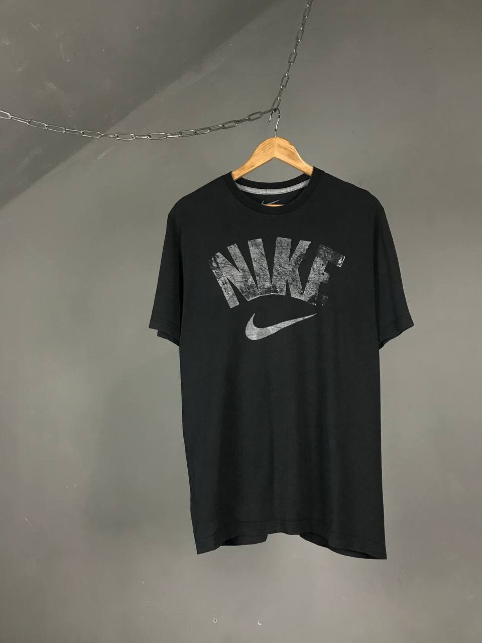 Vintage Nike swoosh streetwear vintage center logo tee Size US L / EU 52-54 / 3 - 1 Thumbnail