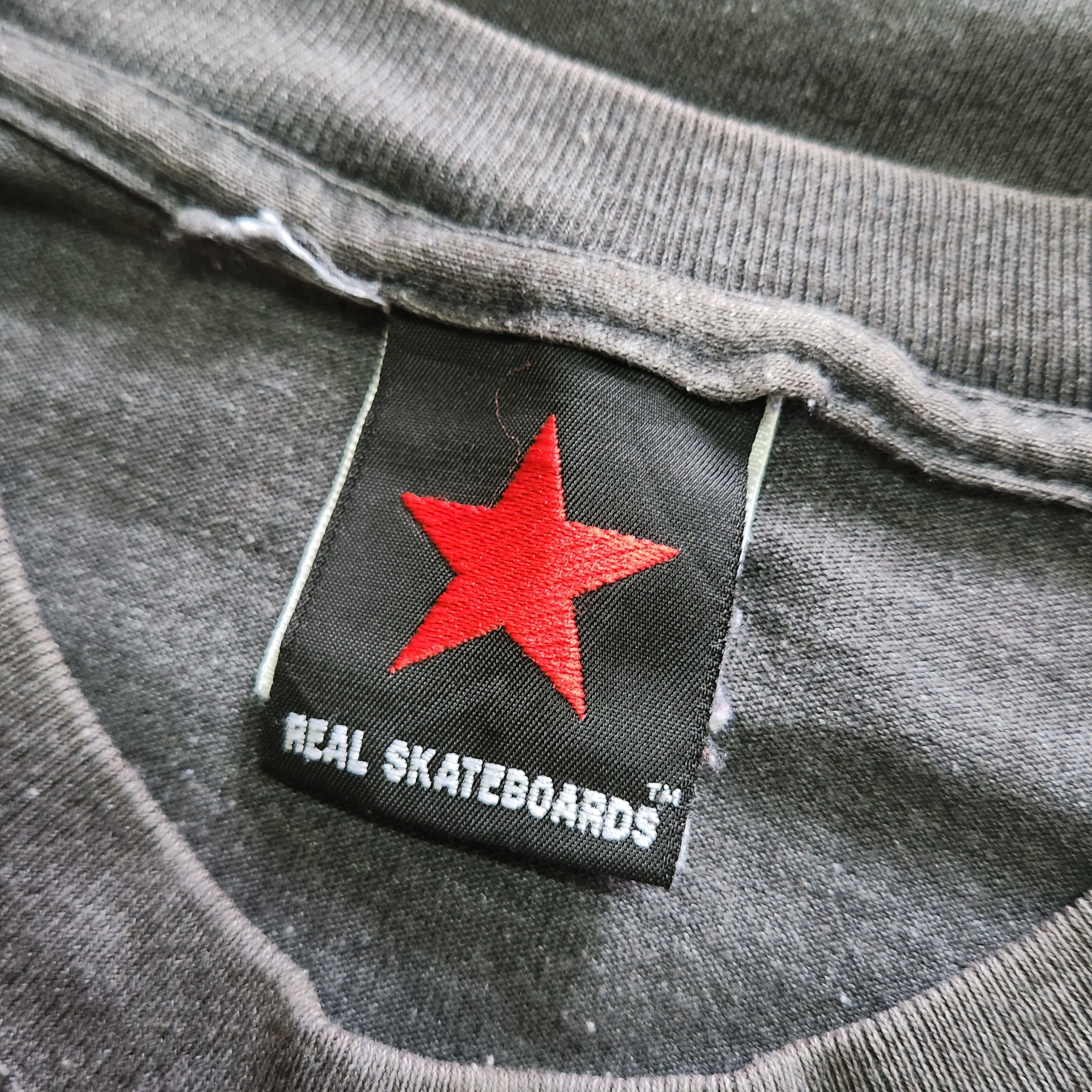 Vintage Vintage Y2K USA Real Skateboards Iconic Logo Tees Size US XL / EU 56 / 4 - 4 Thumbnail