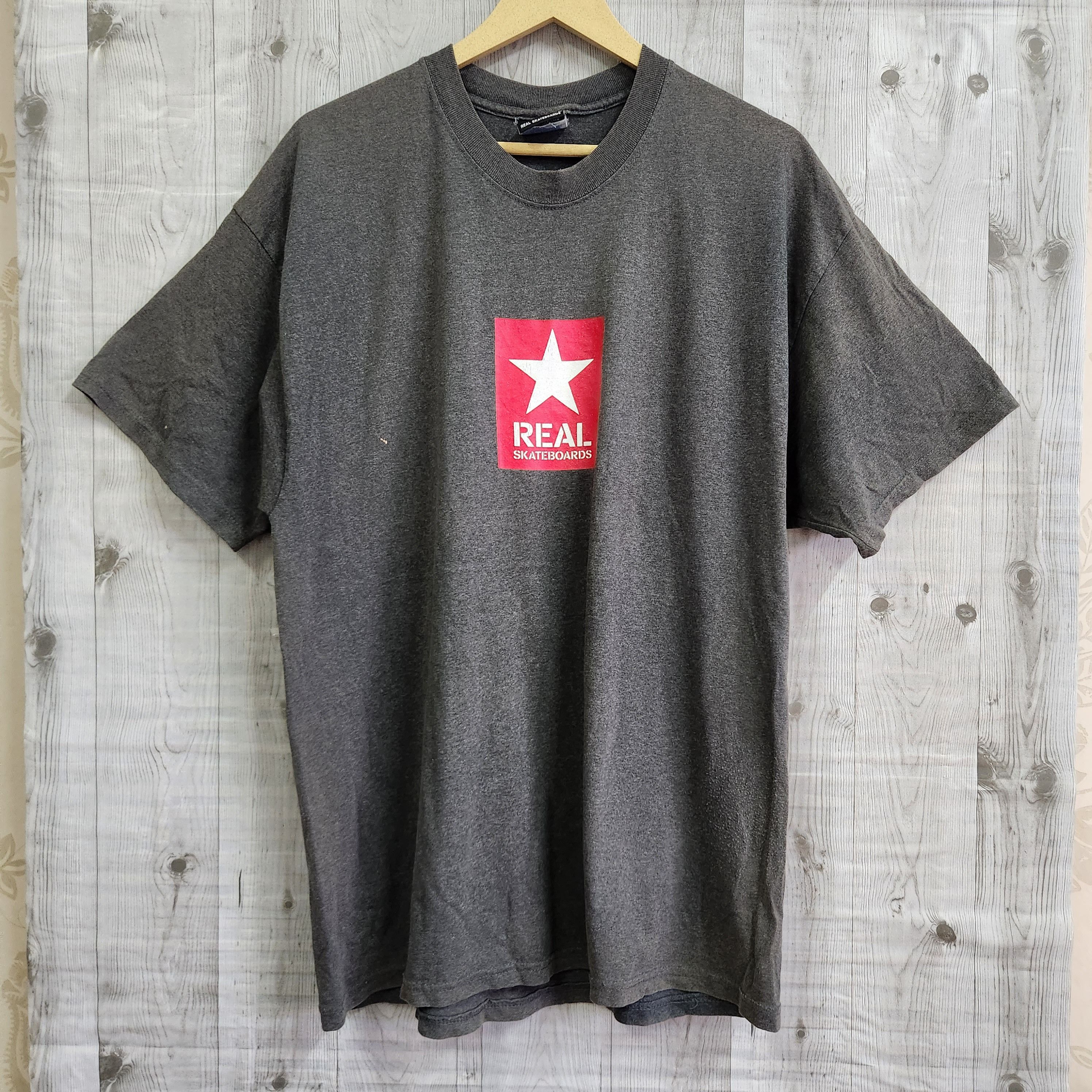 Vintage Vintage Y2K USA Real Skateboards Iconic Logo Tees Size US XL / EU 56 / 4 - 1 Thumbnail