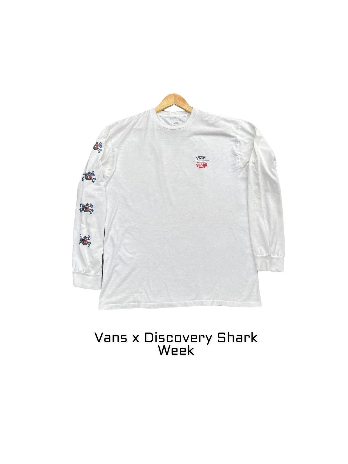 Vans Vans Of the Wall Discovery Shark Week Size US L / EU 52-54 / 3 - 2 Thumbnail
