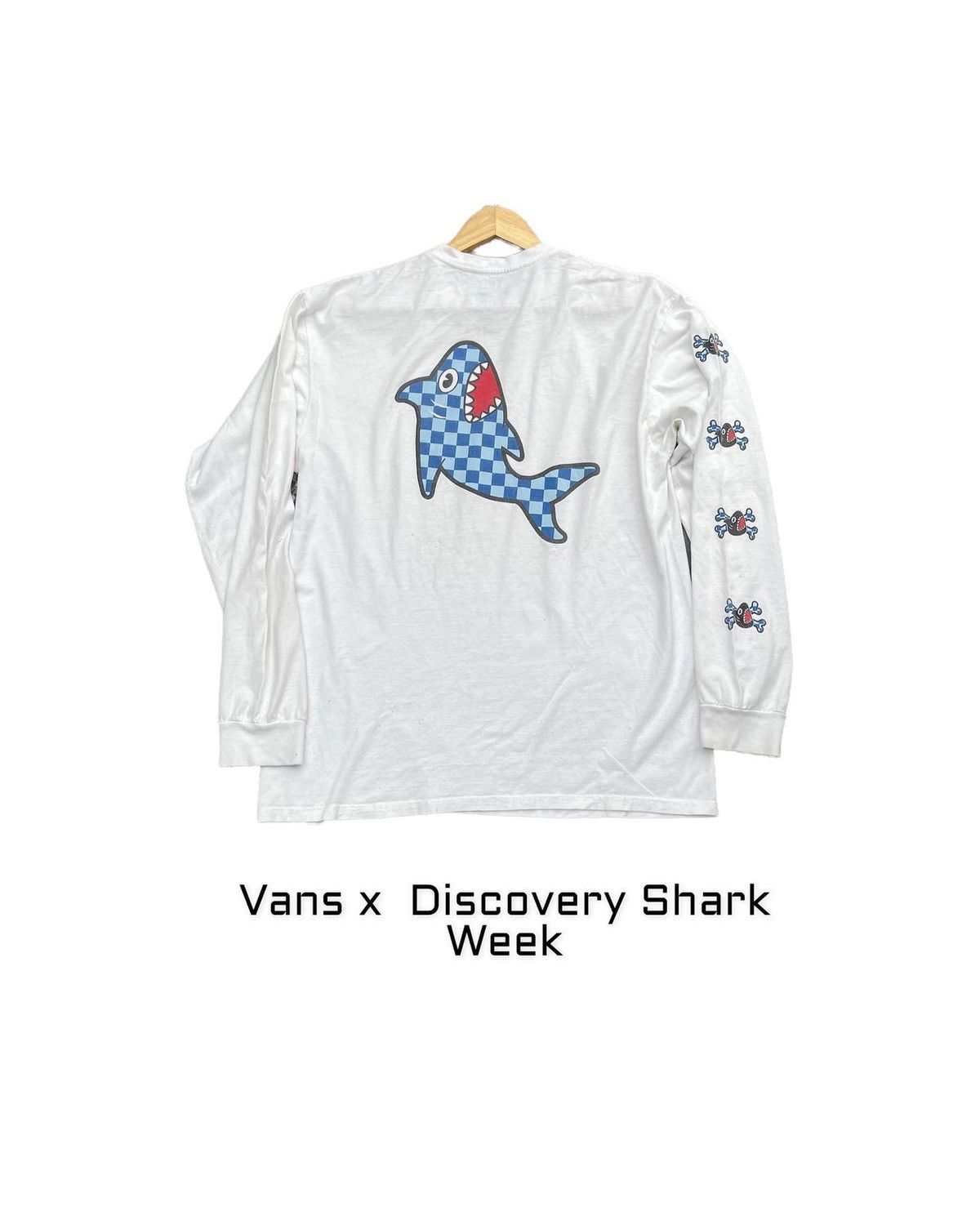 Vans Vans Of the Wall Discovery Shark Week Size US L / EU 52-54 / 3 - 1 Thumbnail