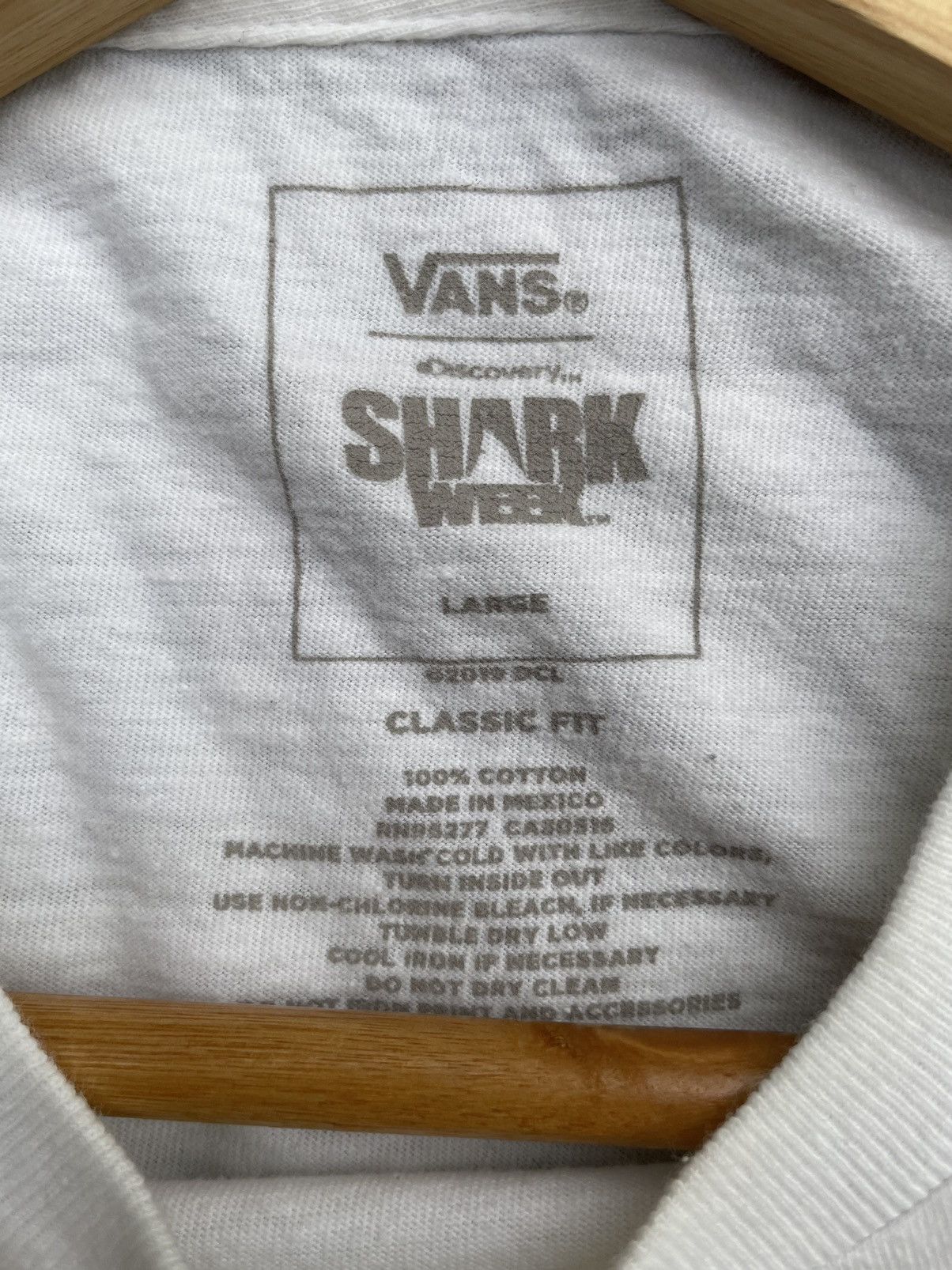 Vans Vans Of the Wall Discovery Shark Week Size US L / EU 52-54 / 3 - 8 Thumbnail