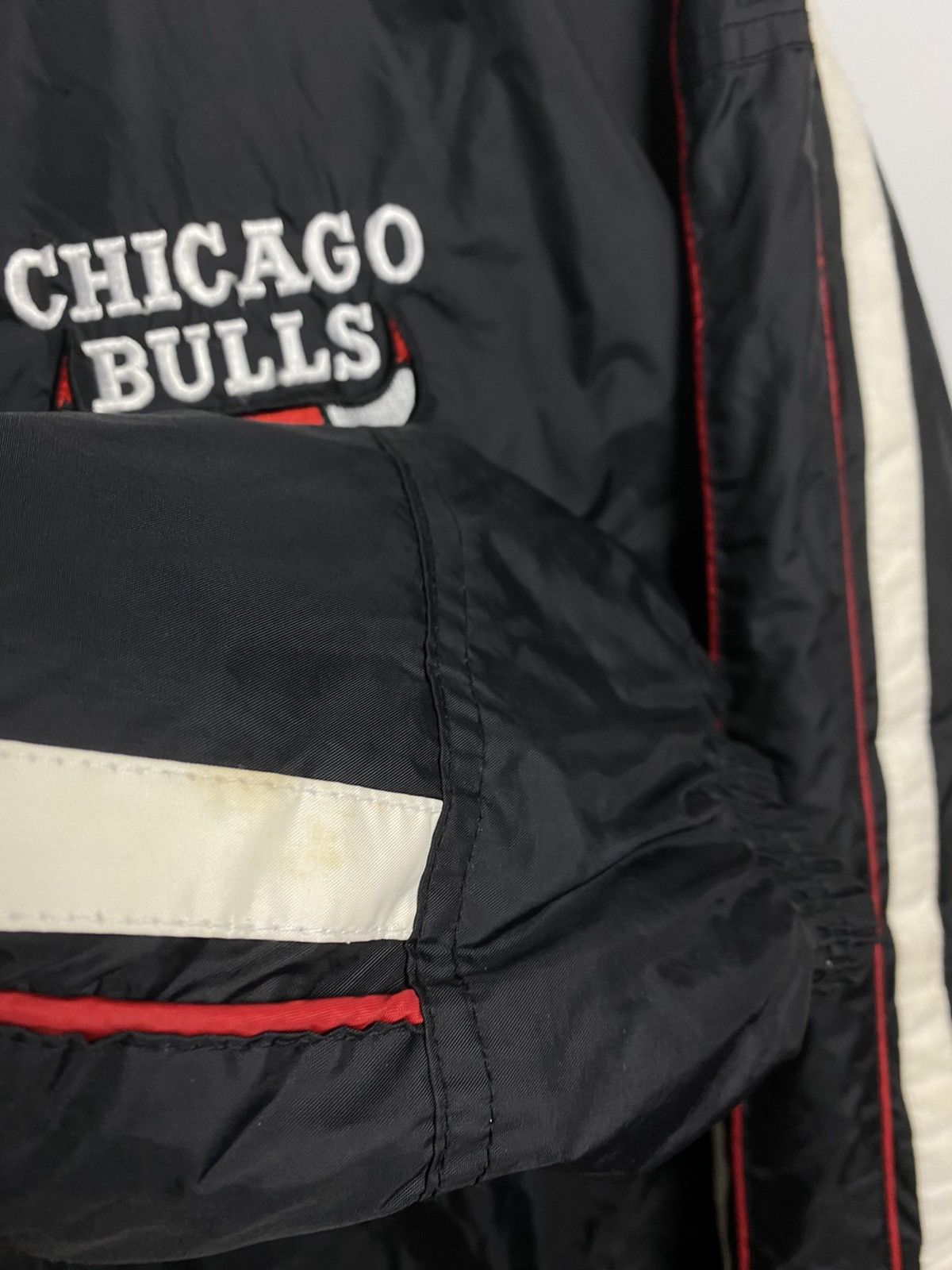 NBA × Starter × Vintage Chicago Bulls vintage black starter jacket Size US L / EU 52-54 / 3 - 6 Thumbnail