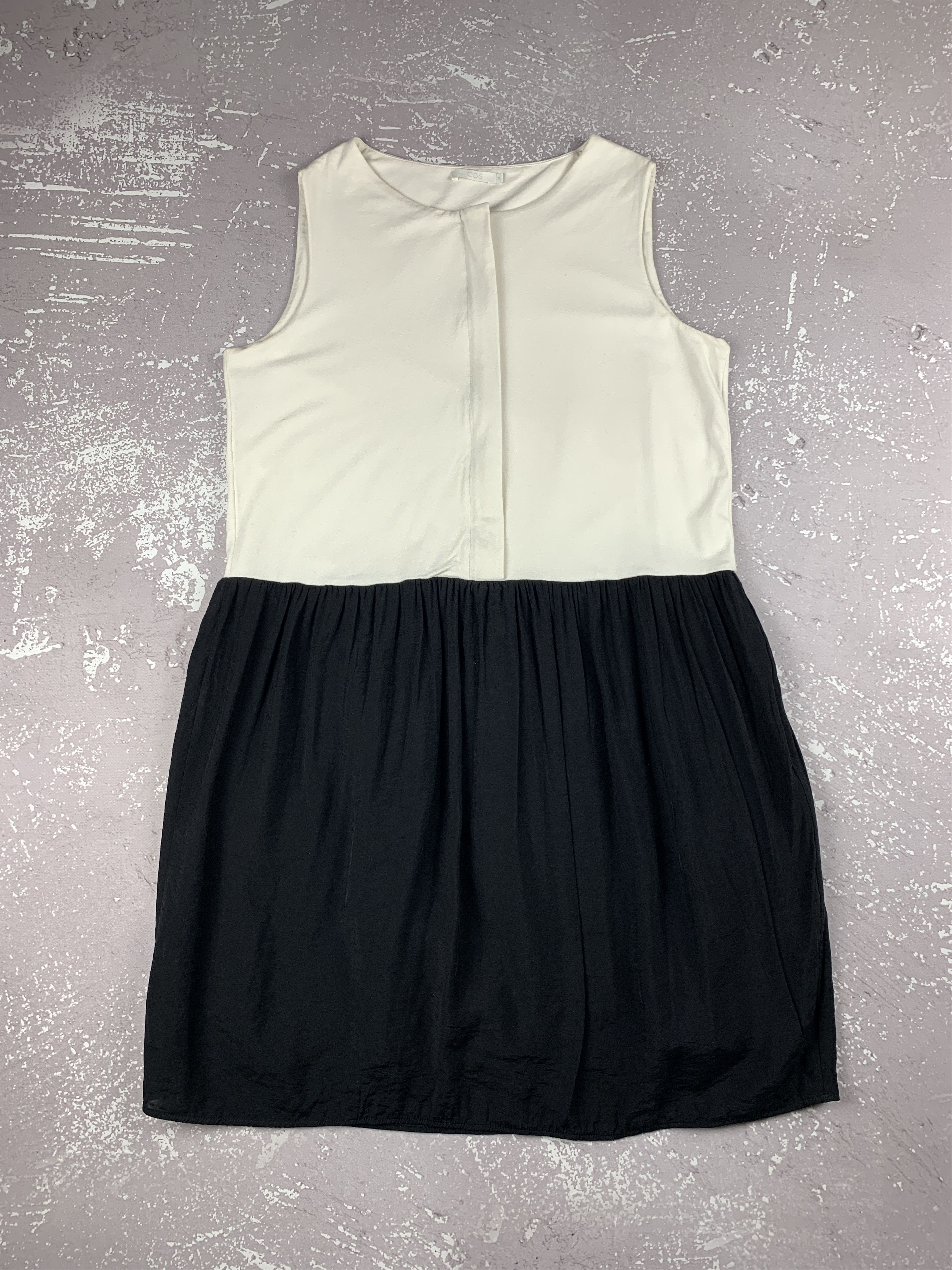 Cos Cos Black/White Colorblock Midi Dress Size M / US 6-8 / IT 42-44 - 1 Thumbnail
