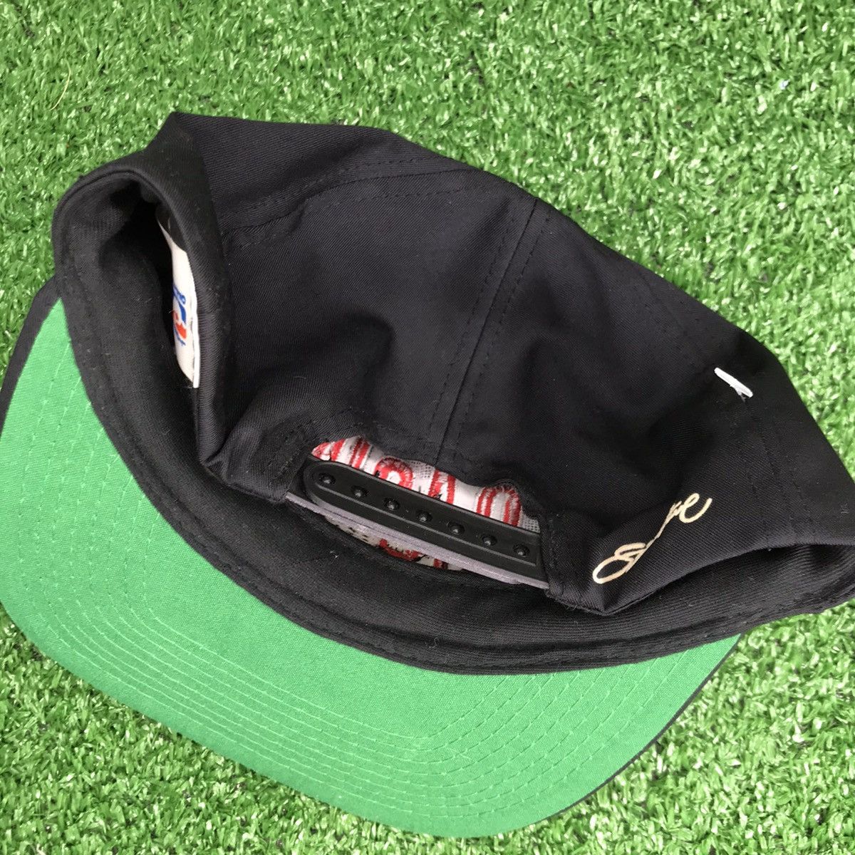 NBA Vintage 90s Chicago Bulls Snapback Hat Rare Raging Bulls NBA Size ONE SIZE - 4 Thumbnail