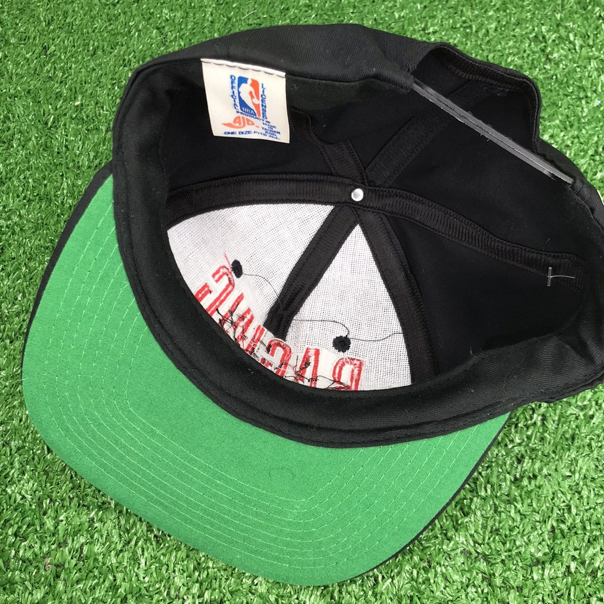NBA Vintage 90s Chicago Bulls Snapback Hat Rare Raging Bulls NBA Size ONE SIZE - 2 Thumbnail