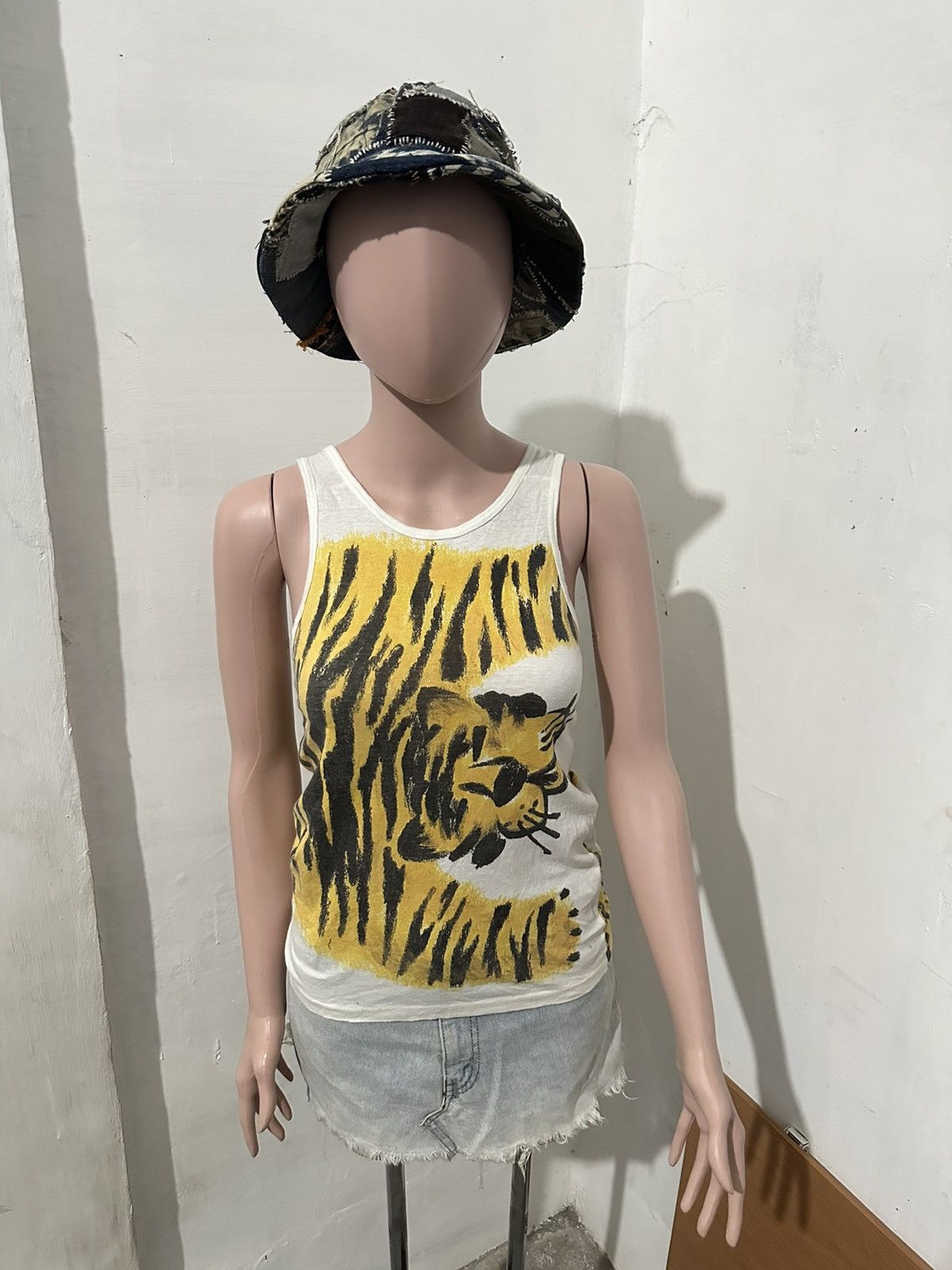 Issey Miyake Rare Vintage Issey Miyake Tiger Art Sleeveless Size S / US 4 / IT 40 - 1 Thumbnail