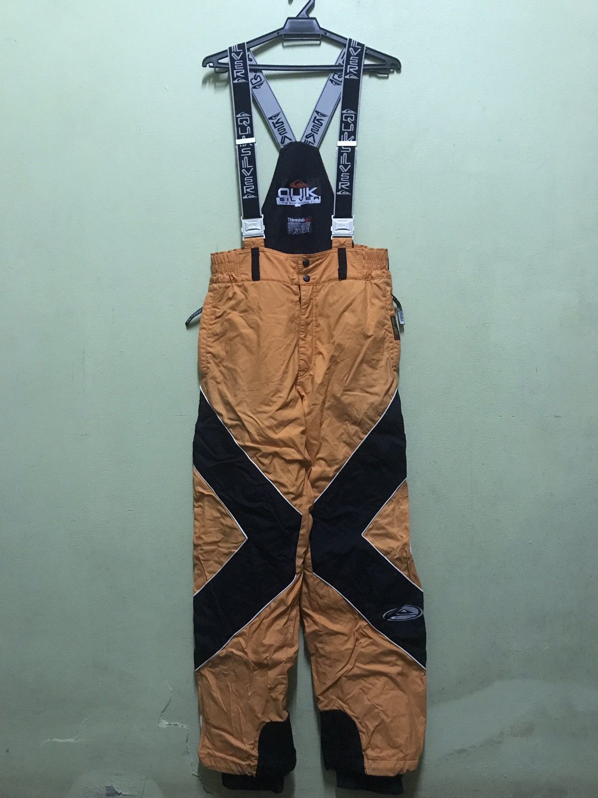 Quicksilver Snowboard Suit Thinsulate Size US 32 / EU 48 - 1 Thumbnail