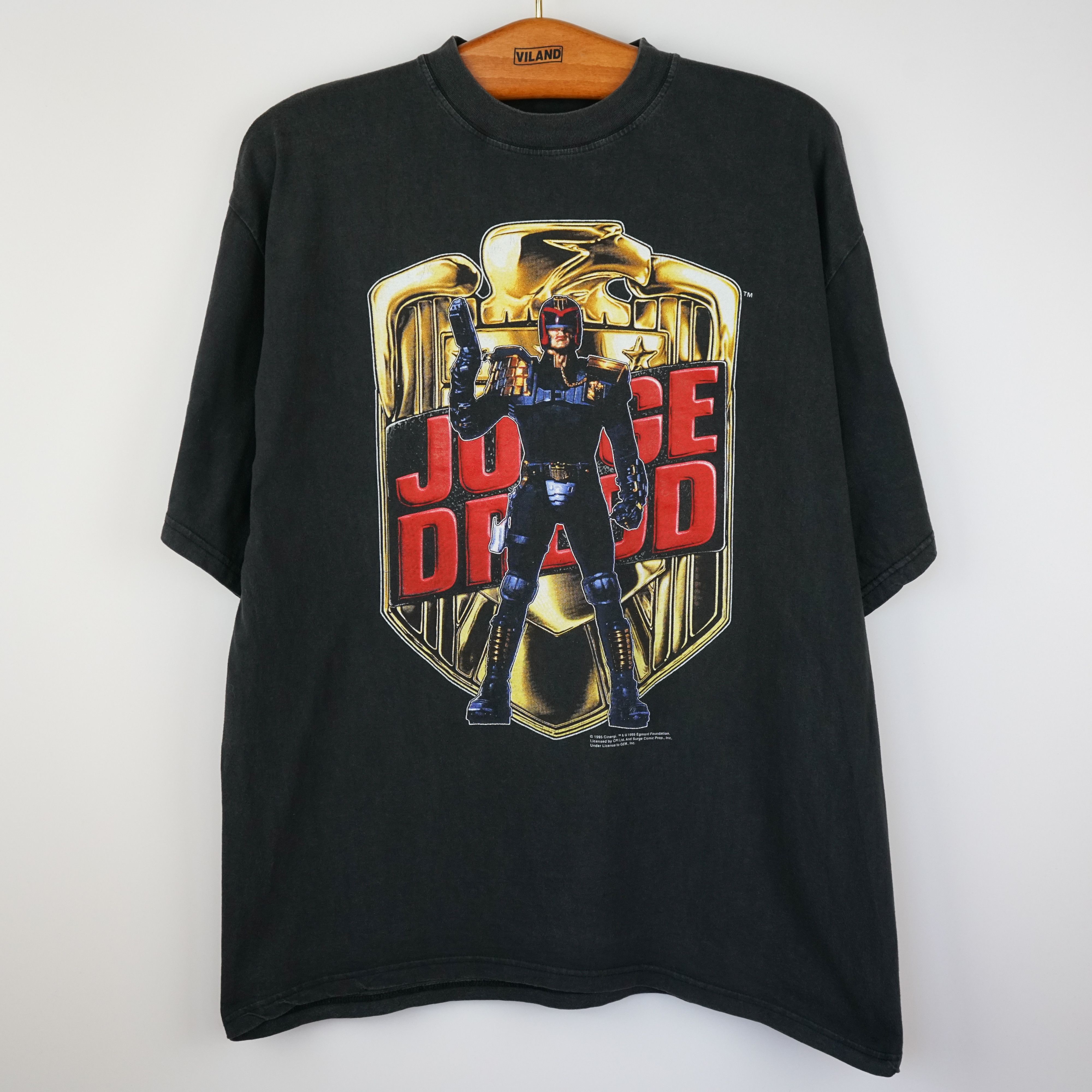Vintage 1995 Judge Dredd t shirt Size US L / EU 52-54 / 3 - 1 Thumbnail