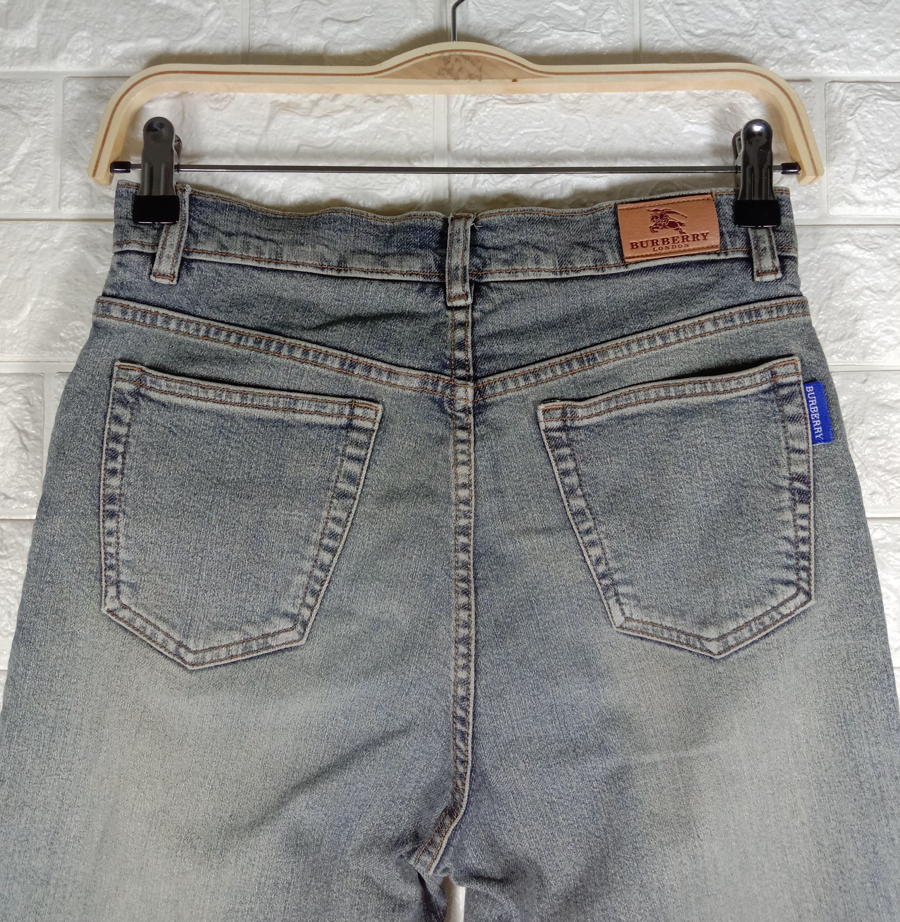Burberry Vintage Burberry London Rusty Bootcut Flare Jeans Size 27" / US 4 / IT 40 - 6 Thumbnail