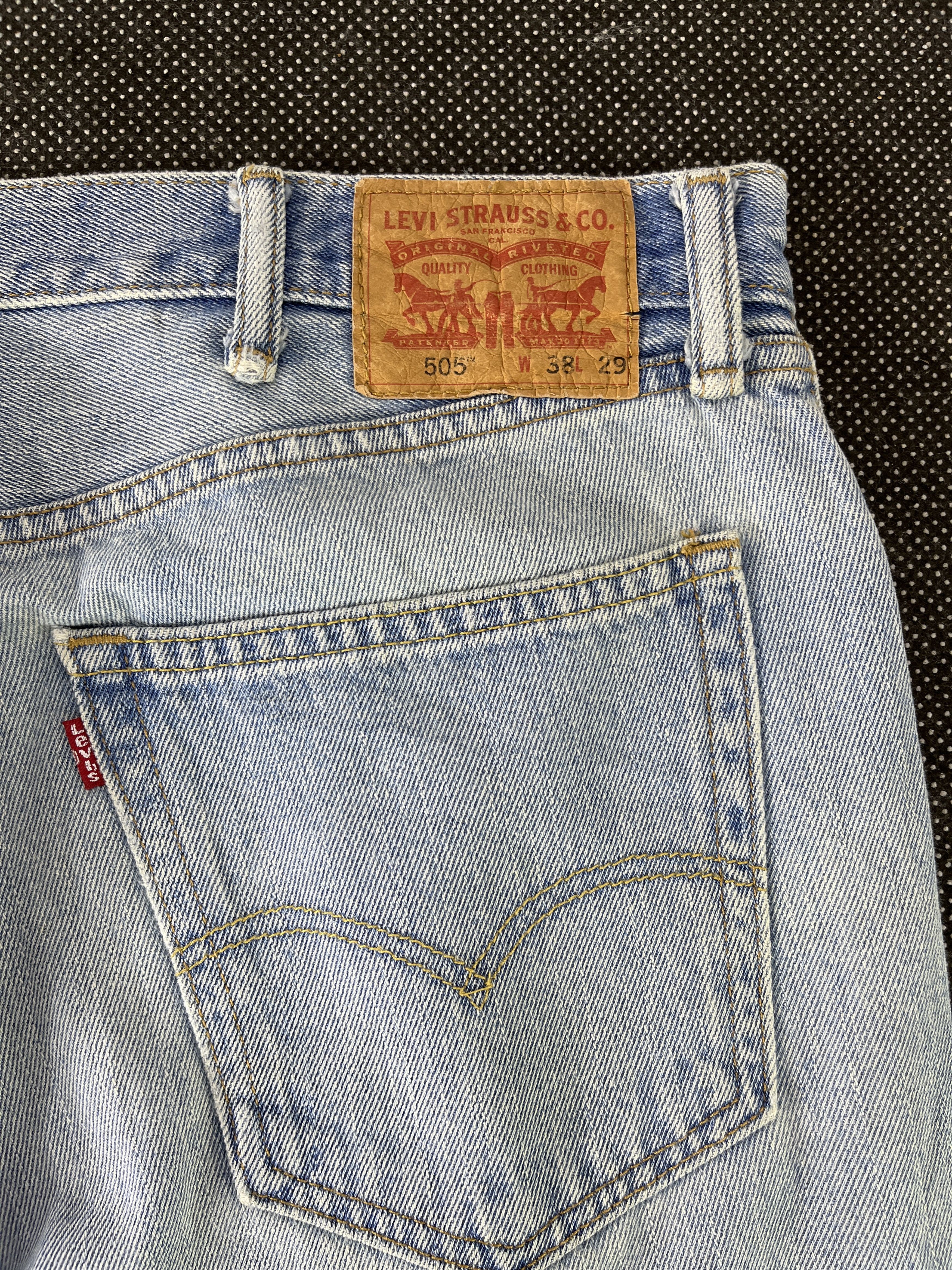 Vintage Levis 505 Light Wash Jeans - J321