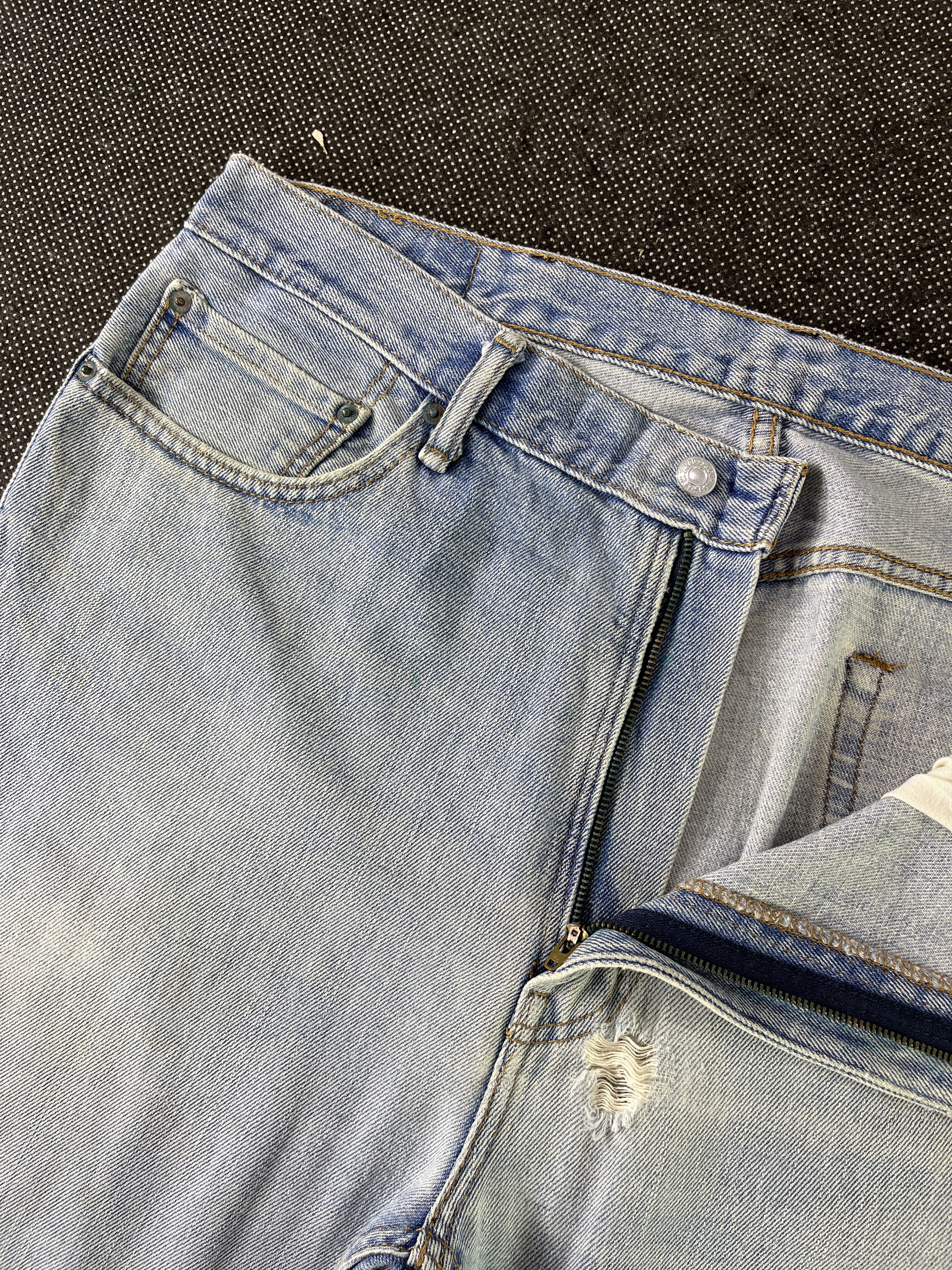 Vintage Levis 505 Light Wash Jeans - J321