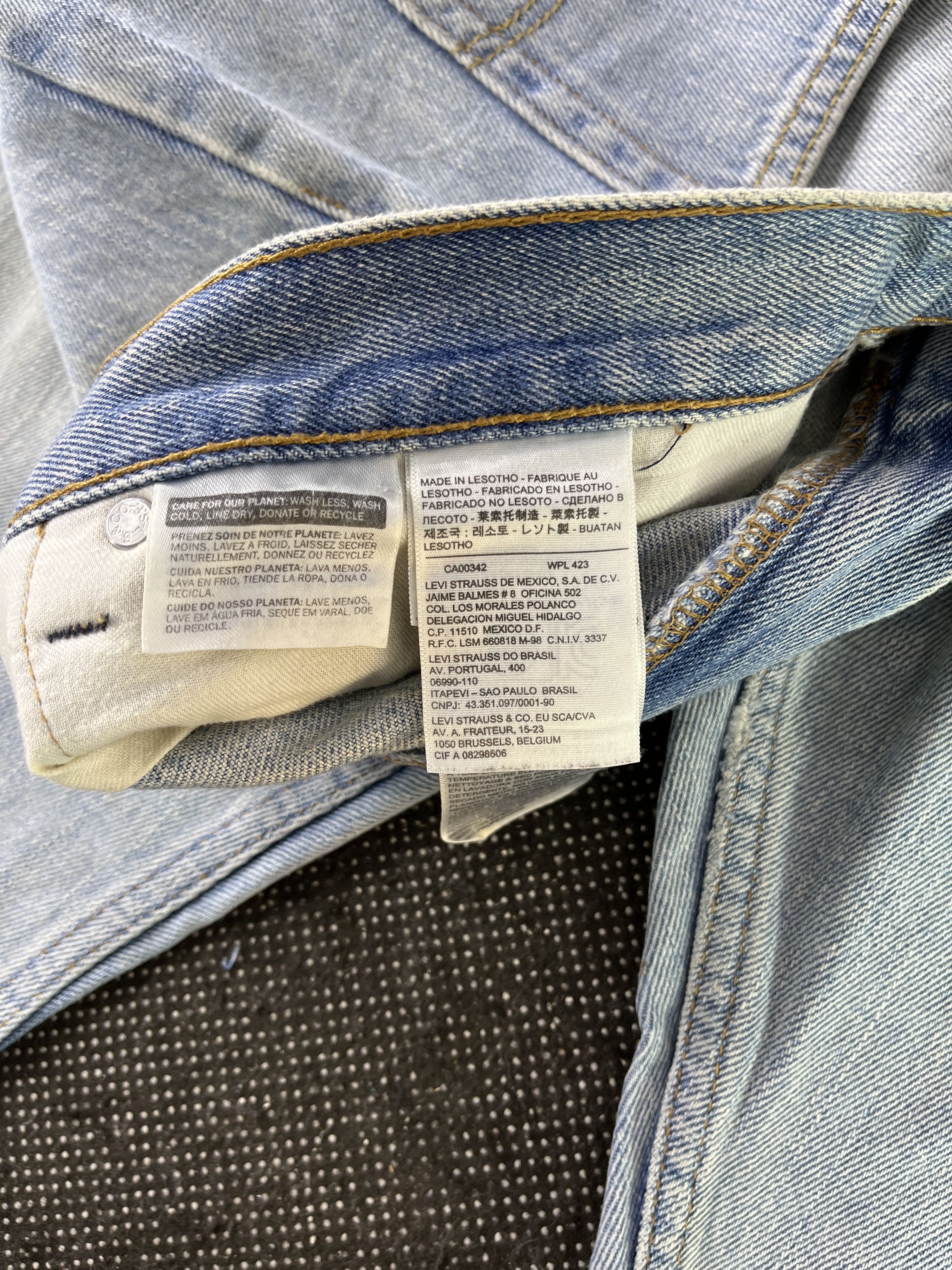 Vintage Levis 505 Light Wash Jeans - J321