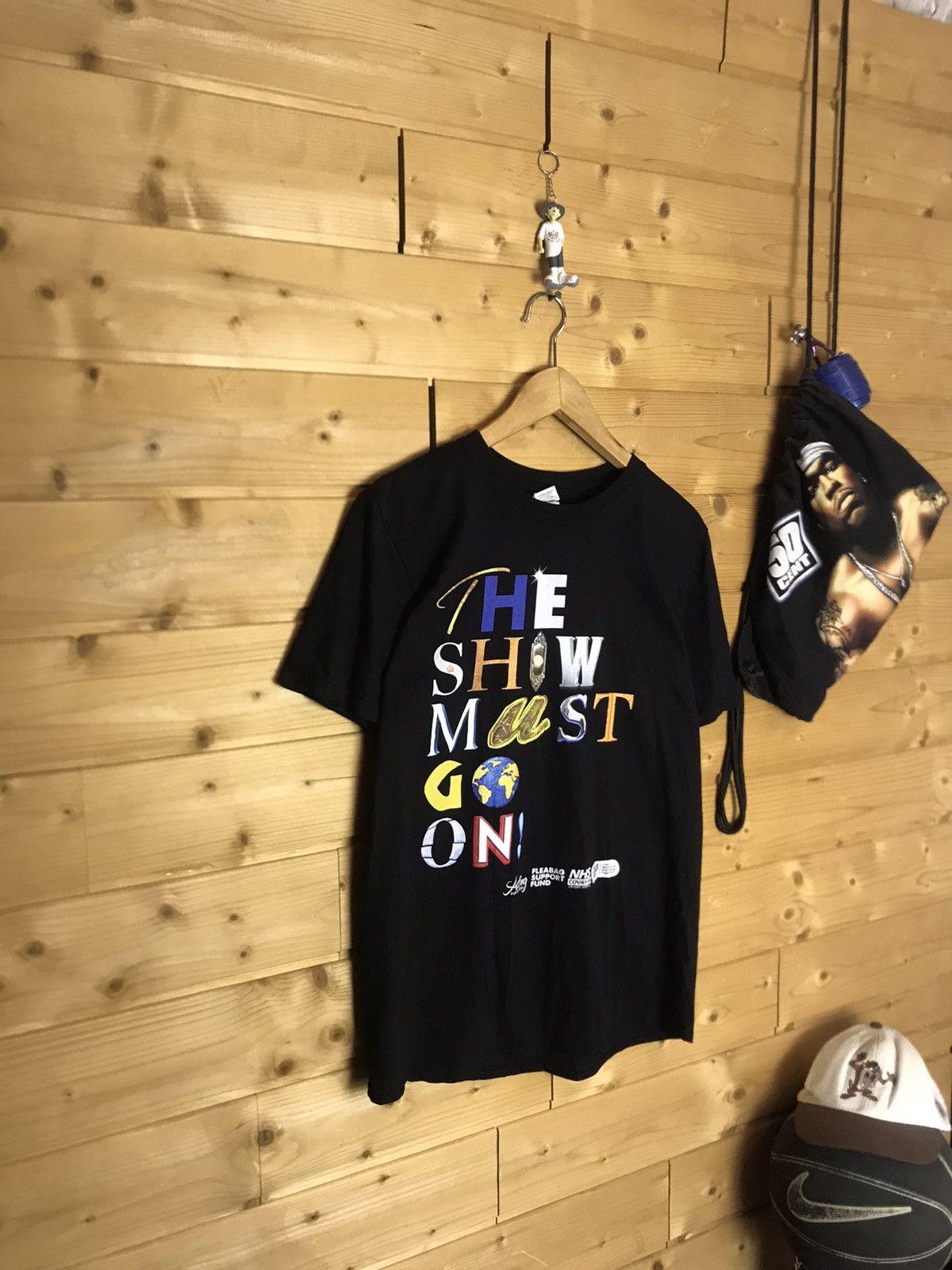 Band Tees The show must go on t-shirt Size US M / EU 48-50 / 2 - 1 Thumbnail