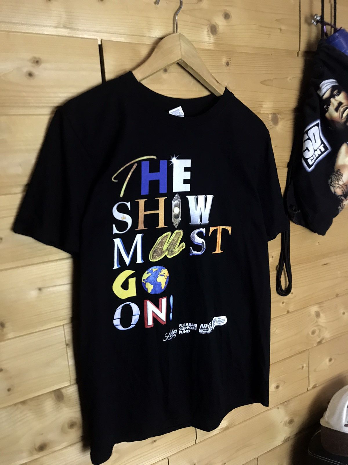 Band Tees The show must go on t-shirt Size US M / EU 48-50 / 2 - 3 Thumbnail