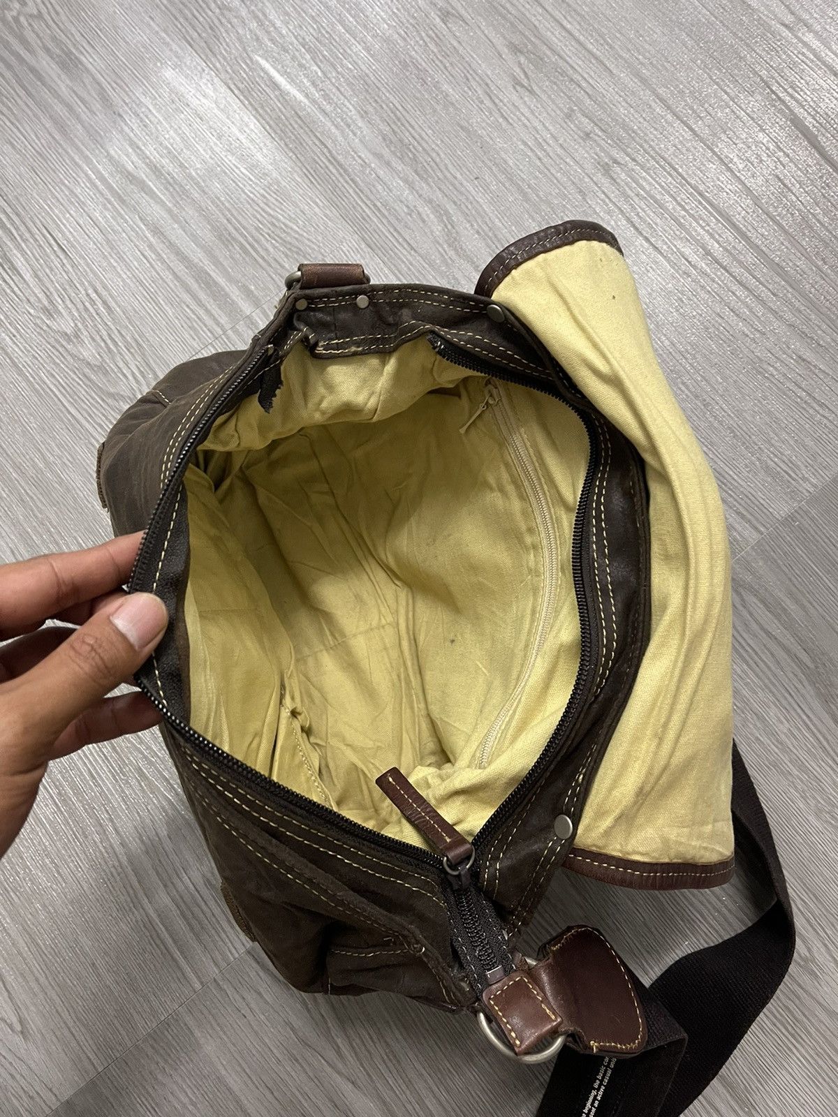 Japanese Brand Unisex🔥Art-berg do japan leather utilities crossbody bag Size ONE SIZE - 6 Thumbnail