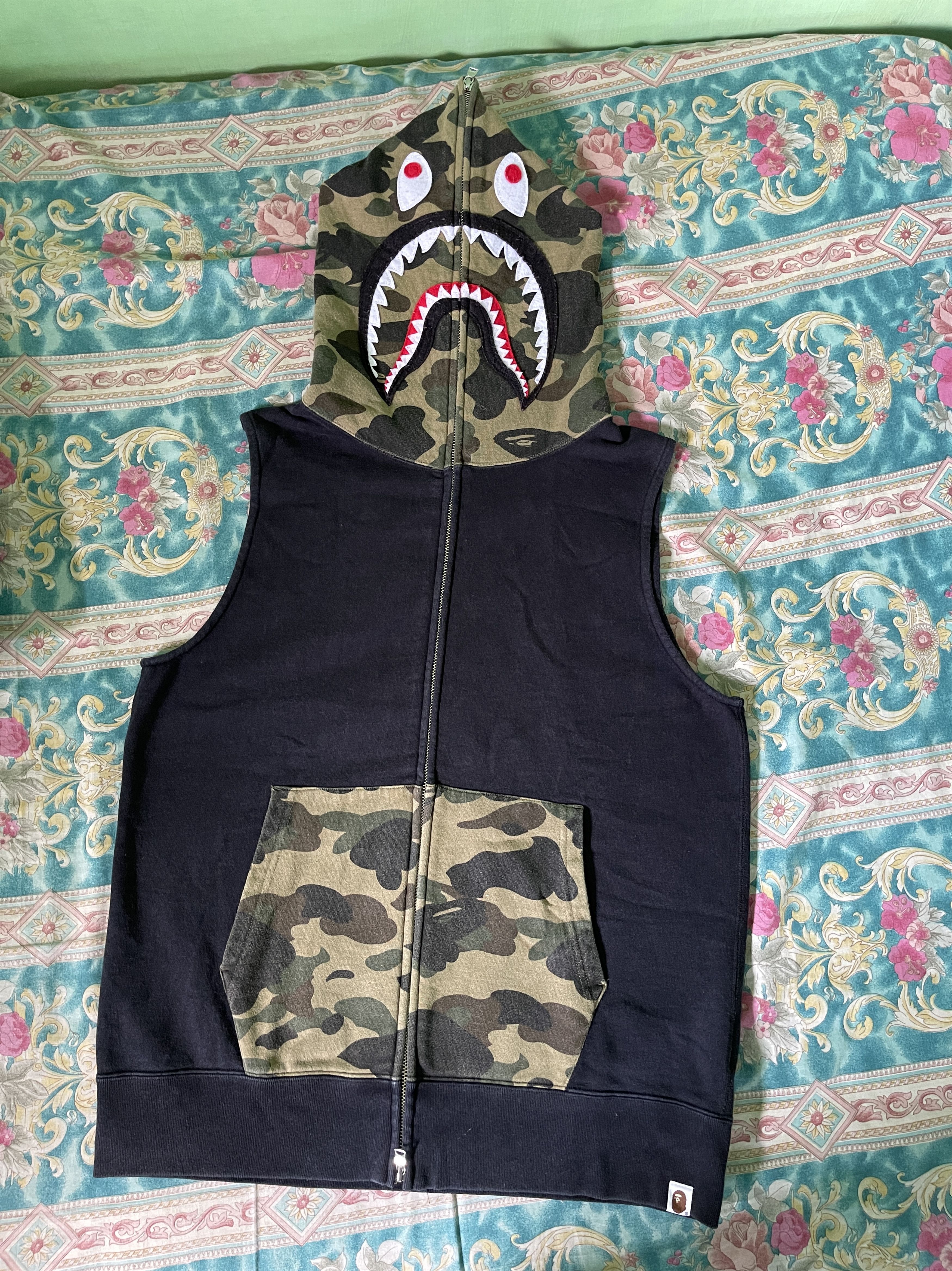 Bape 1st Camo Shark Sleeveless Hoodie Size US M / EU 48-50 / 2 - 2 Thumbnail