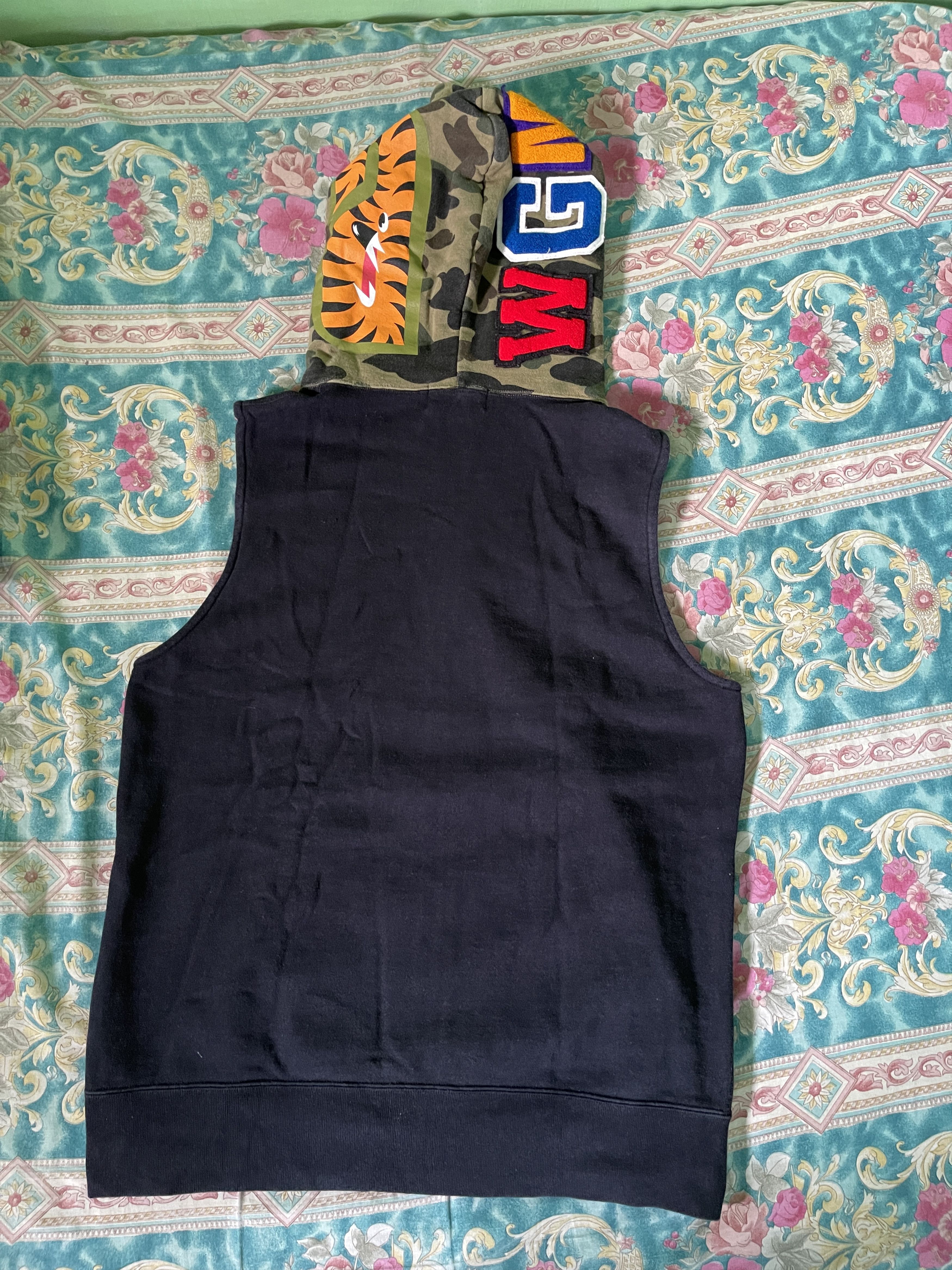 Bape 1st Camo Shark Sleeveless Hoodie Size US M / EU 48-50 / 2 - 3 Thumbnail