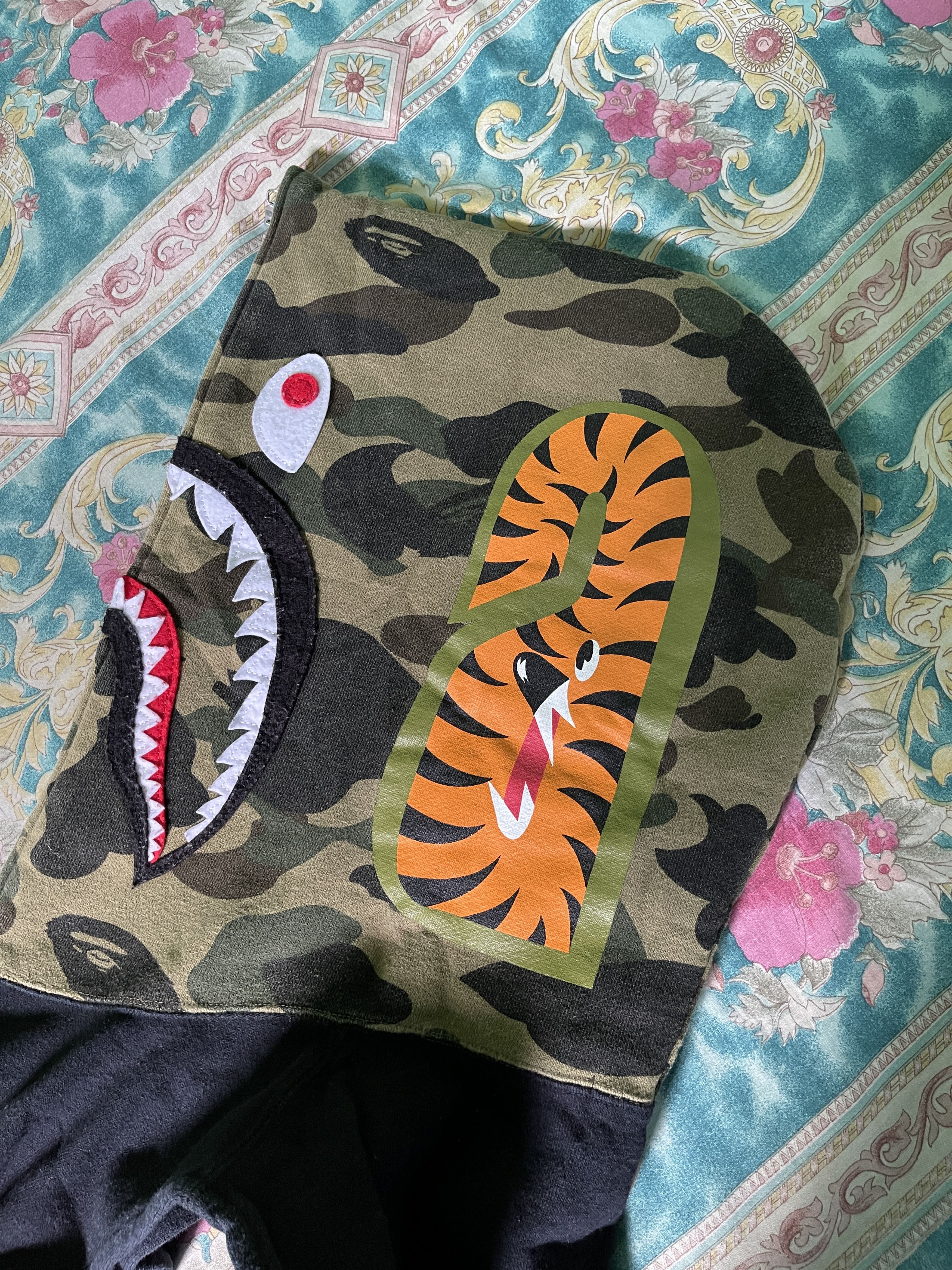 Bape 1st Camo Shark Sleeveless Hoodie Size US M / EU 48-50 / 2 - 8 Thumbnail