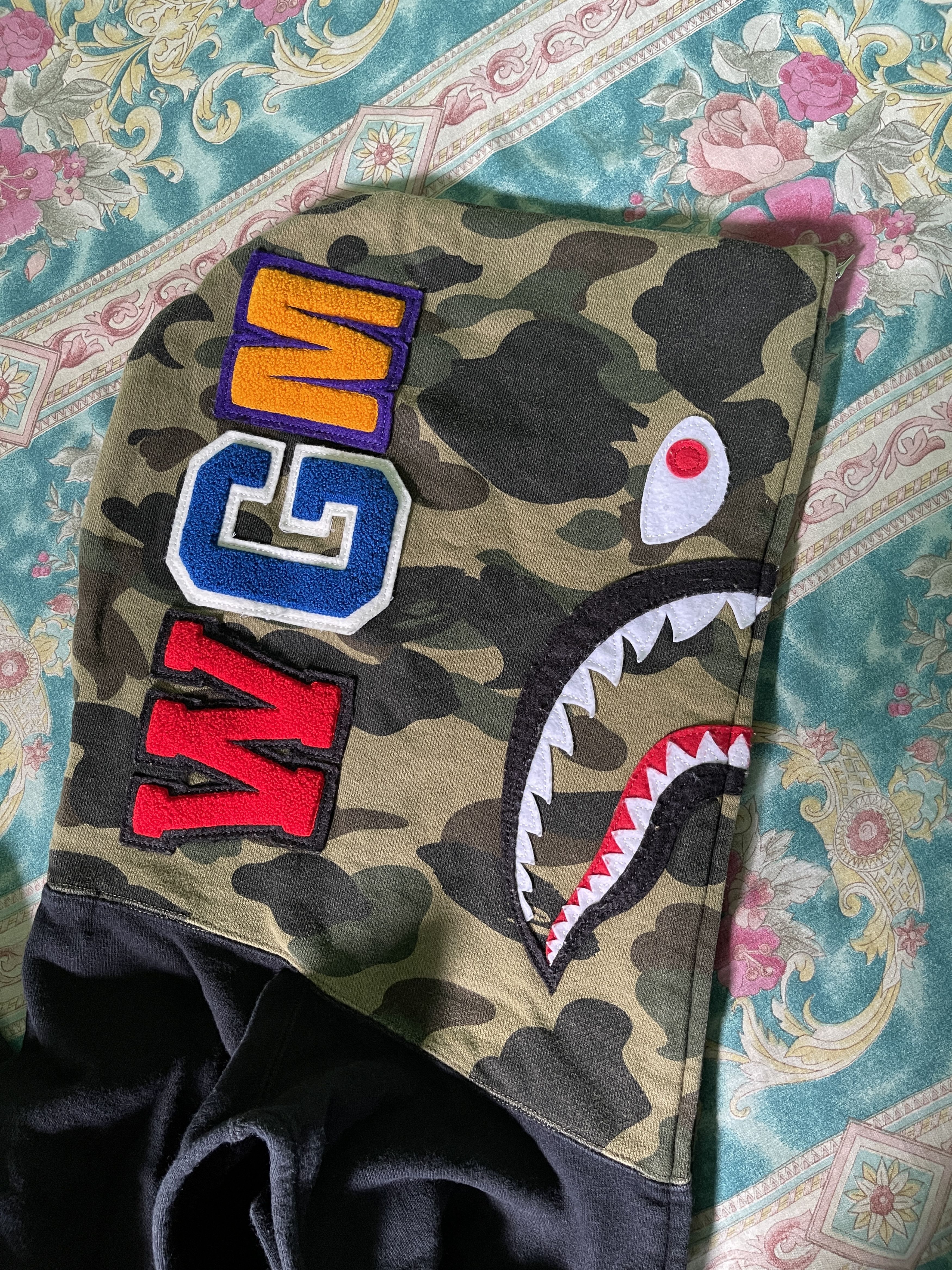 Bape 1st Camo Shark Sleeveless Hoodie Size US M / EU 48-50 / 2 - 7 Thumbnail