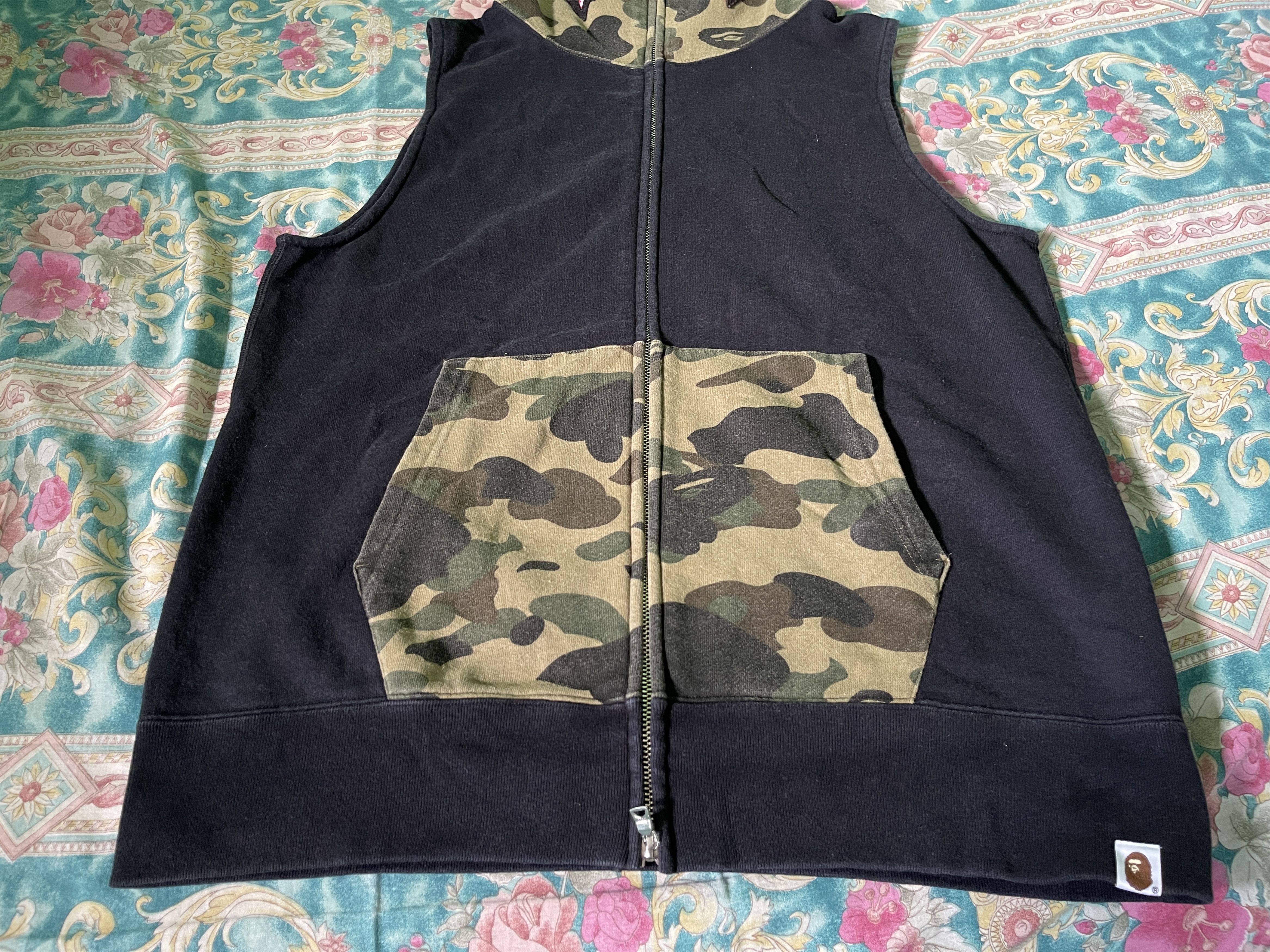 Bape 1st Camo Shark Sleeveless Hoodie Size US M / EU 48-50 / 2 - 4 Thumbnail