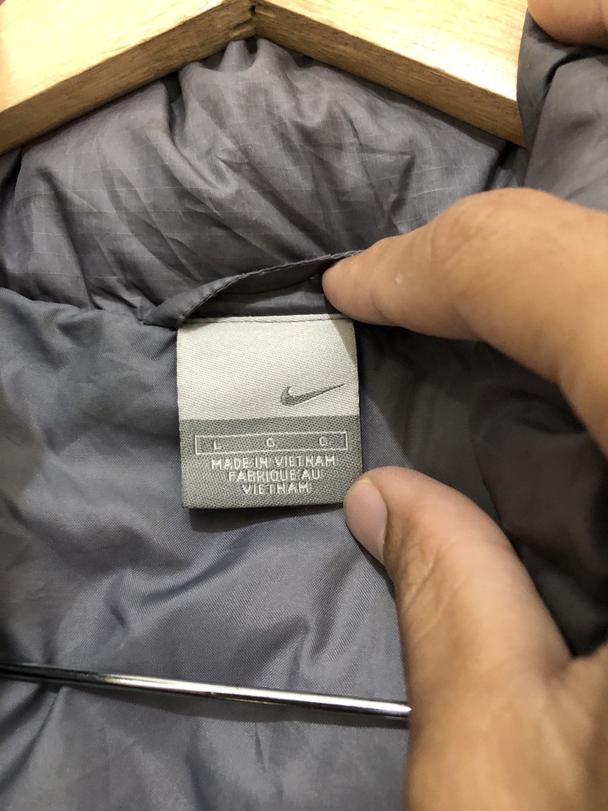 Nike Nike Embroidery Logo Puffer Jacket Two Tone Colour Size US L / EU 52-54 / 3 - 10 Thumbnail