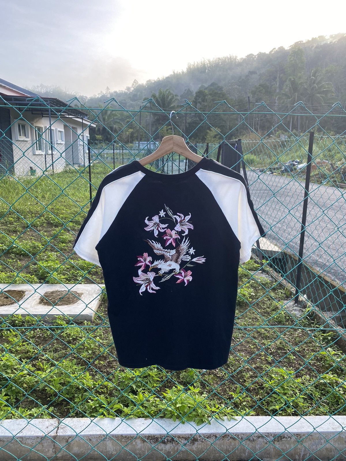 Japanese Brand Vintage Evris Sukajan Embroidery t-shirt Size M / US 6-8 / IT 42-44 - 1 Thumbnail