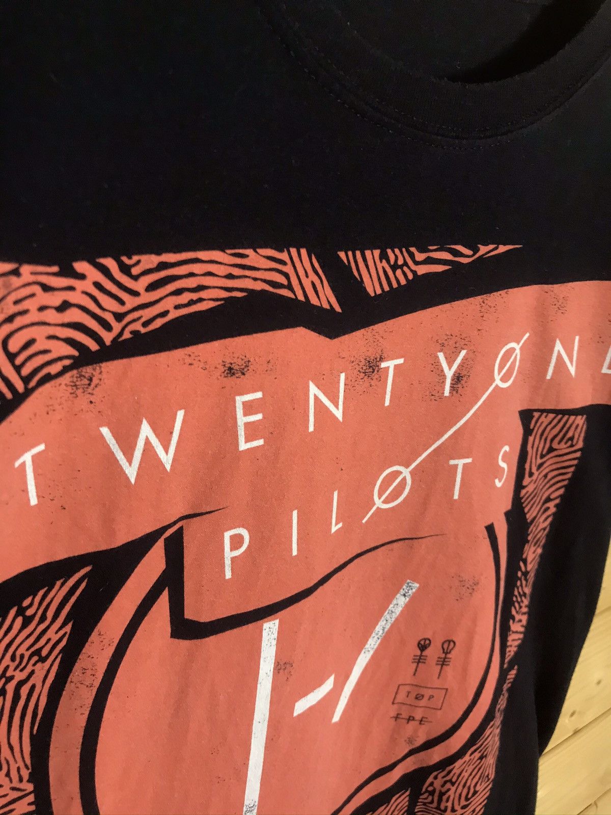 Band Tees Twenty One Pilots 2016 tour t-shirt Size US S / EU 44-46 / 1 - 2 Thumbnail