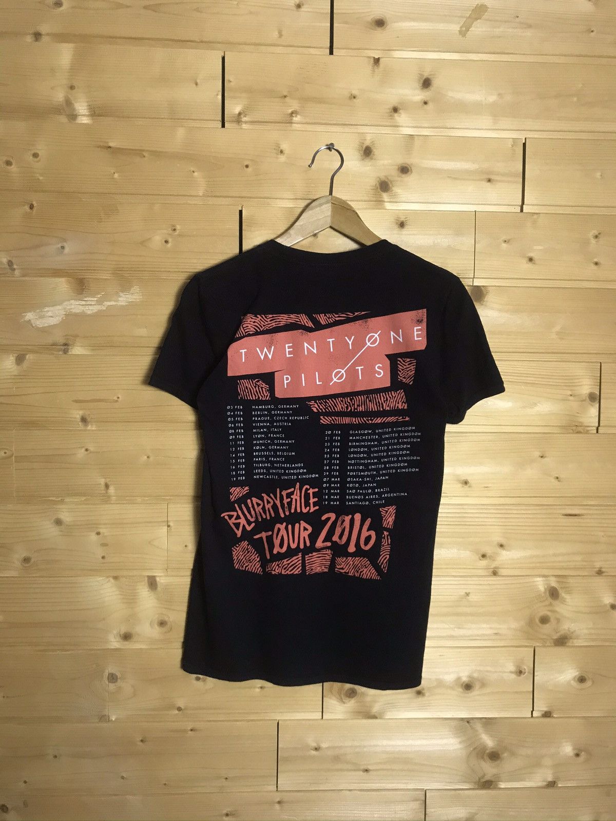 Band Tees Twenty One Pilots 2016 tour t-shirt Size US S / EU 44-46 / 1 - 5 Thumbnail