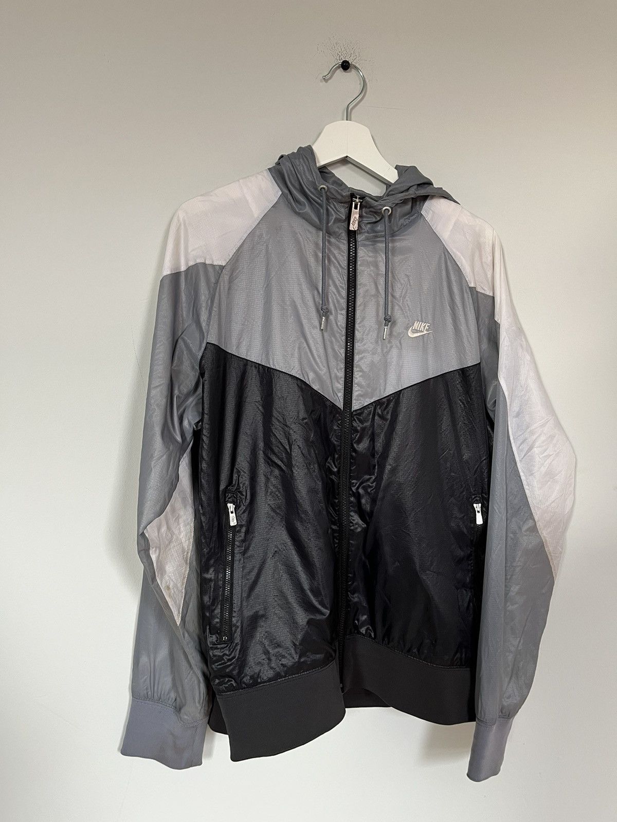 Nike Vintage Nike Windbreaker Y2K Size US L / EU 52-54 / 3 - 1 Thumbnail