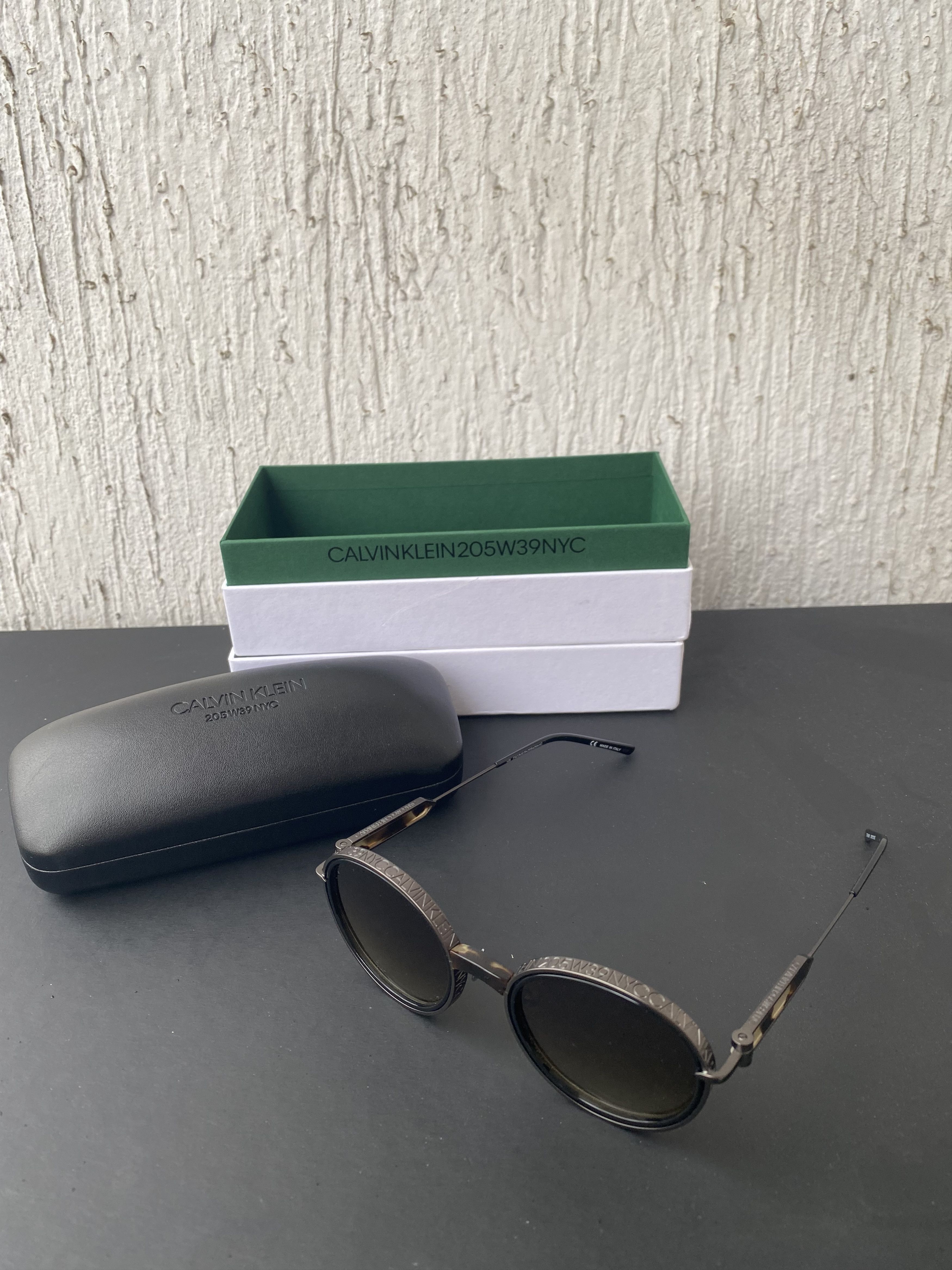 BNWT rims logo titanium sunglasses
