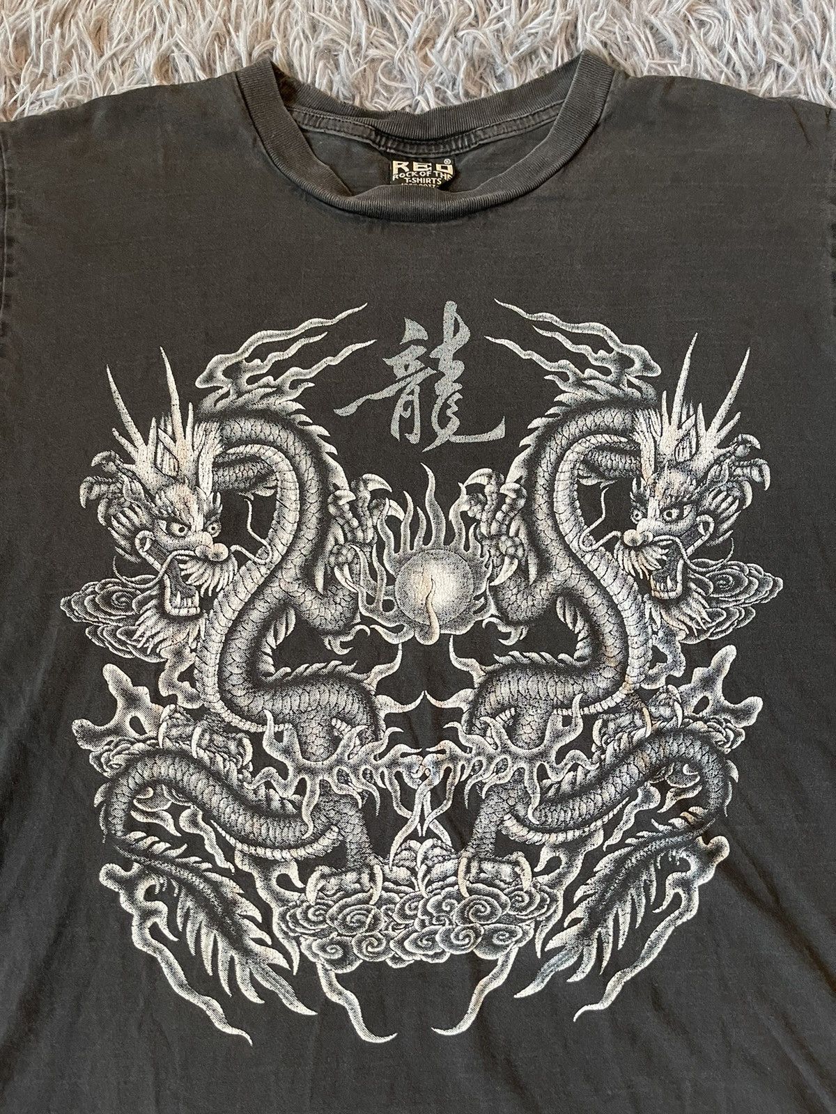 Japanese Brand × Vintage ☯️🐲Ying Yang in dragons hand 90s vtg Japanese style t-shirt Size US L / EU 52-54 / 3 - 3 Thumbnail