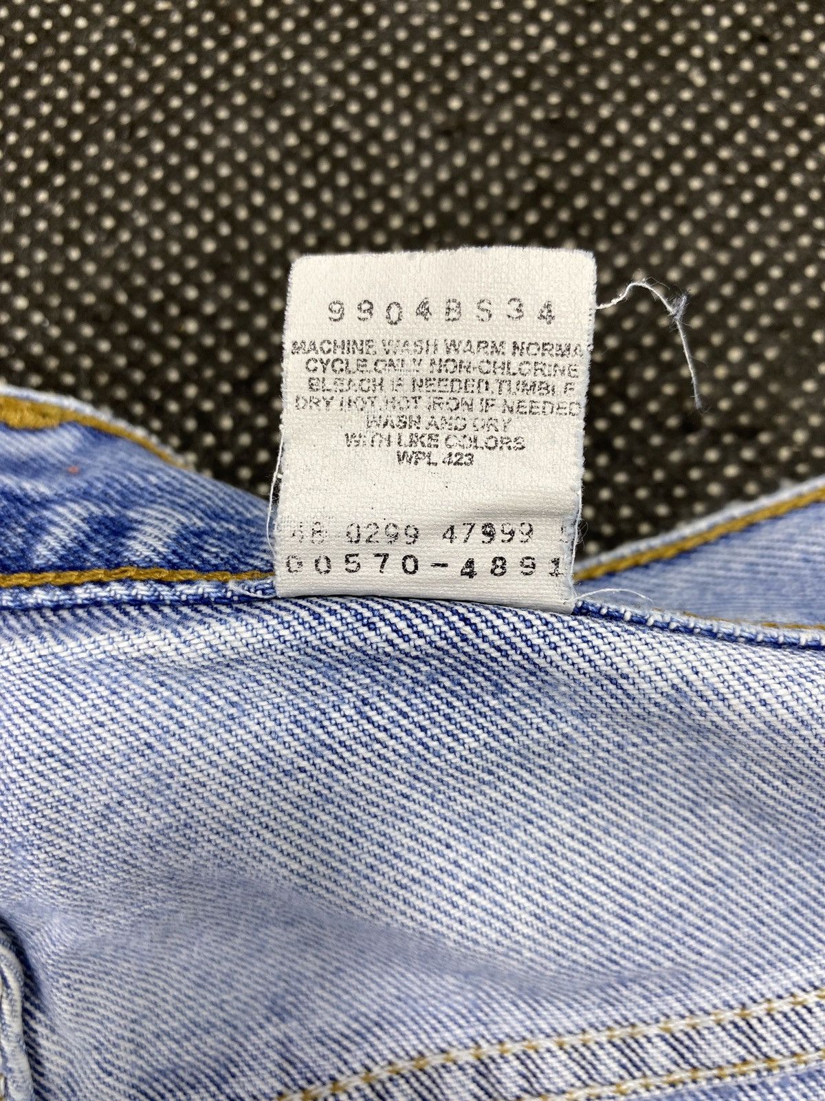 Levi's VINTAGE LEVI'S 570 BAGGY FIT BLUE WASH JEANS - J500 Size US 37 - 8 Thumbnail
