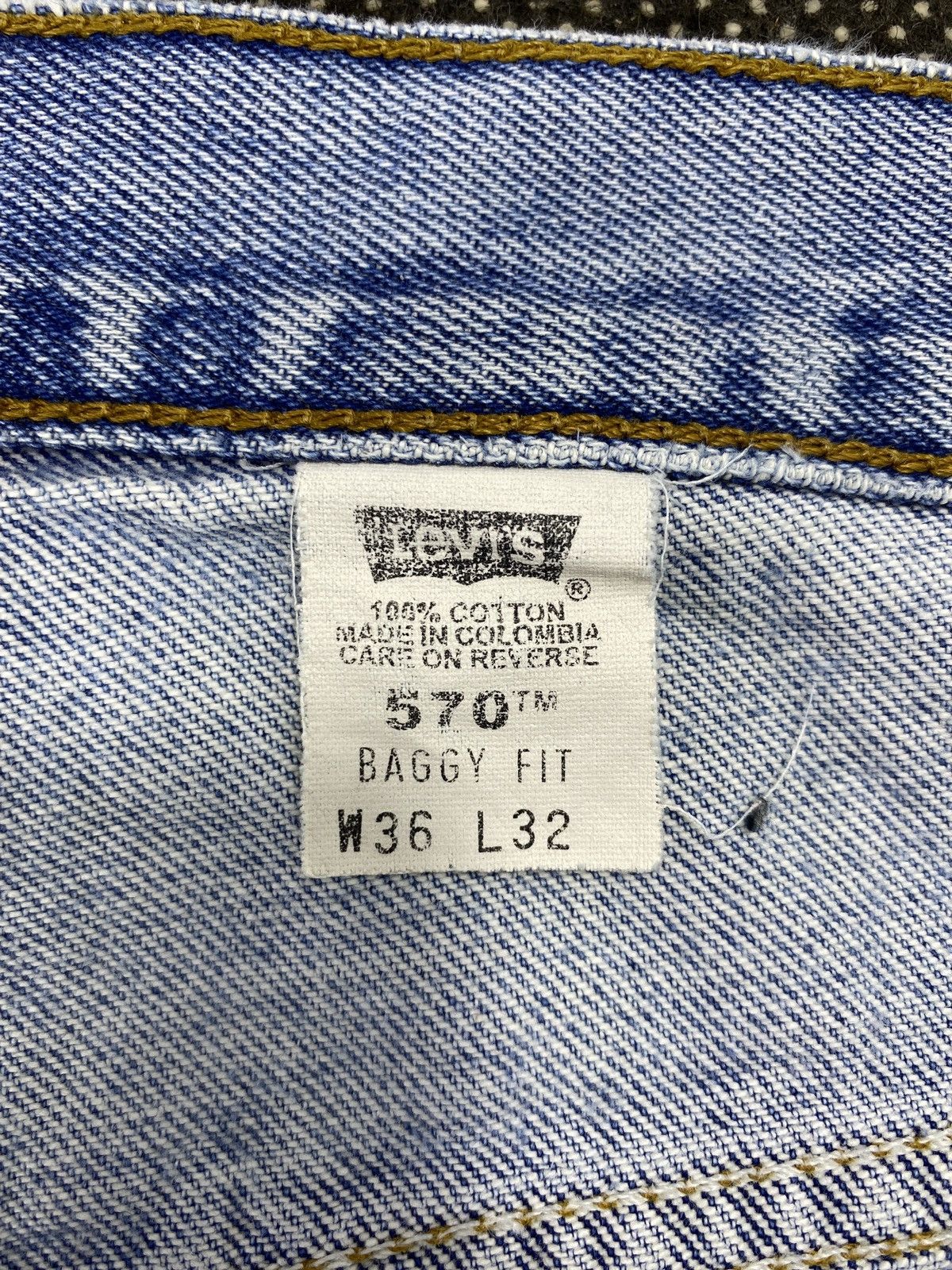 Levi's VINTAGE LEVI'S 570 BAGGY FIT BLUE WASH JEANS - J500 Size US 37 - 7 Thumbnail
