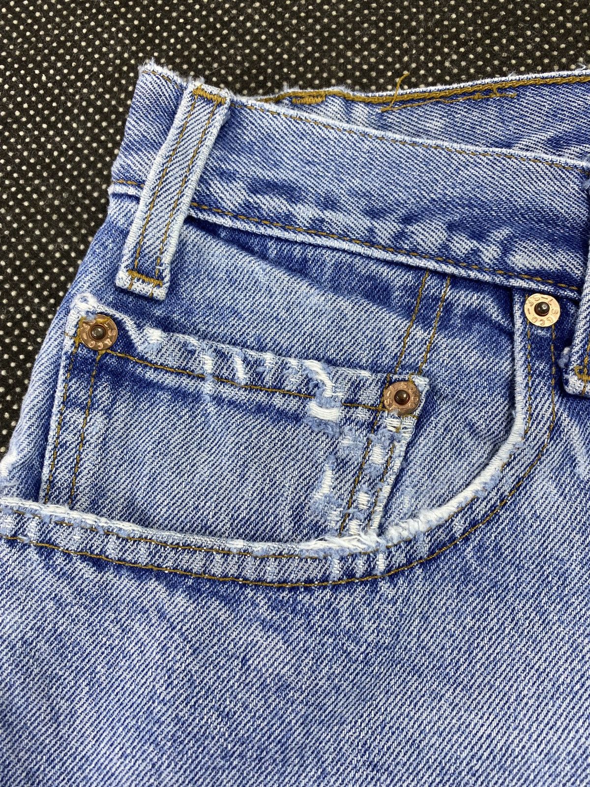 Levi's VINTAGE LEVI'S 570 BAGGY FIT BLUE WASH JEANS - J500 Size US 37 - 12 Thumbnail