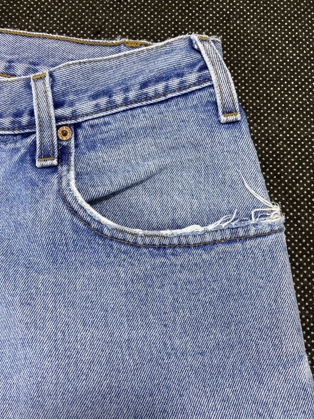 Levi's VINTAGE LEVI'S 570 BAGGY FIT BLUE WASH JEANS - J500 Size US 37 - 13 Thumbnail
