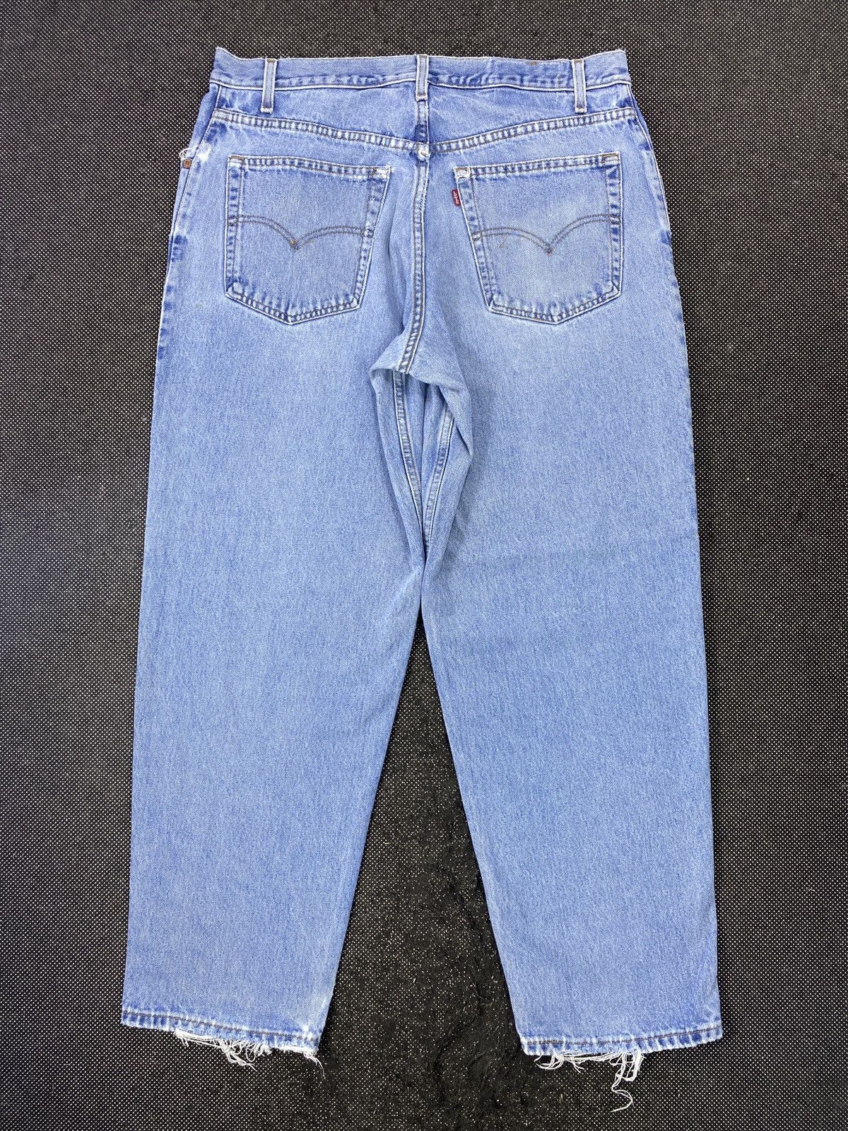 Levi's VINTAGE LEVI'S 570 BAGGY FIT BLUE WASH JEANS - J500 Size US 37 - 3 Thumbnail