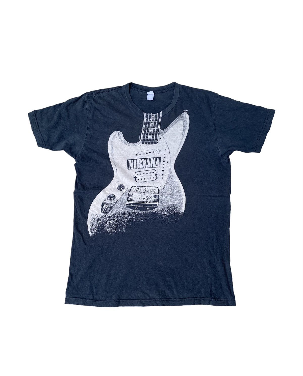 Band Tees × Nirvana × Vintage Vintage 2005 Nirvana Fender Guitar Tshirt Size US M / EU 48-50 / 2 - 1 Thumbnail