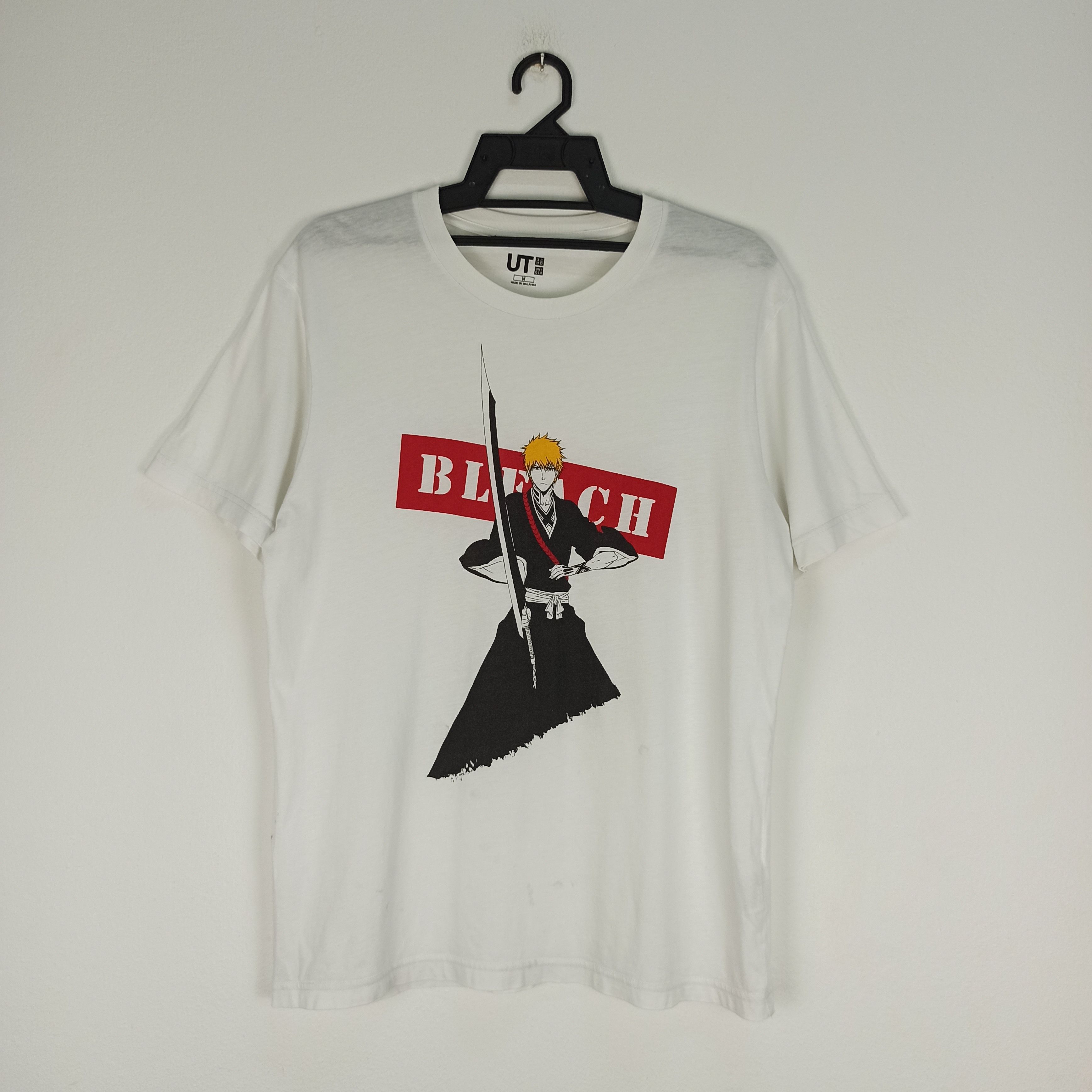 image of Anima x Uniqlo Anime Bleach X Uniqlo Tshirt in White, Men's (Size Medium)