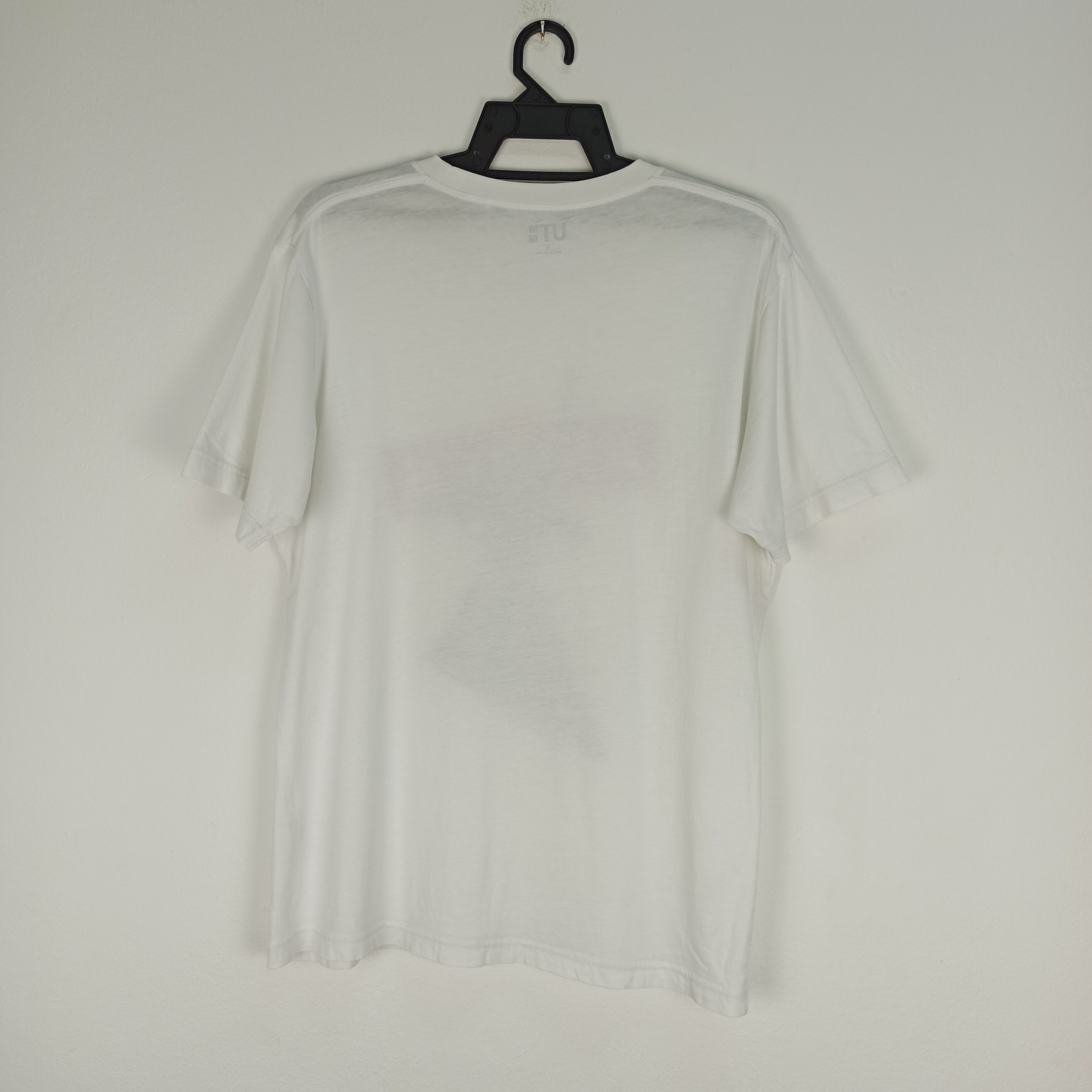 Anime Rare Anime Bleach X Uniqlo Tshirt Size US M / EU 48-50 / 2 - 7 Thumbnail