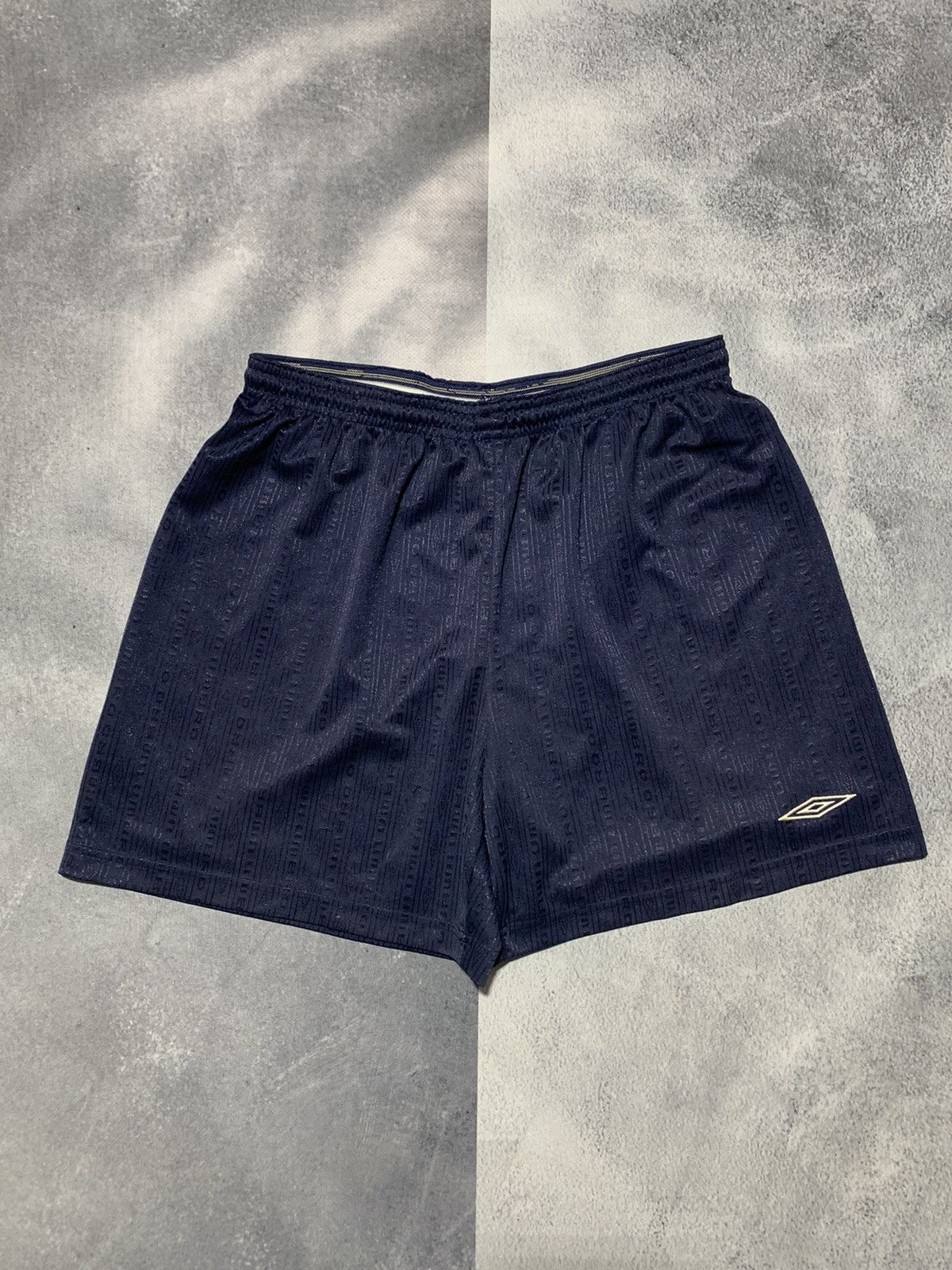 Umbro Vintage 90s Umbro shorts streetwear monogrammed size L Size US 34 / EU 50 - 1 Thumbnail
