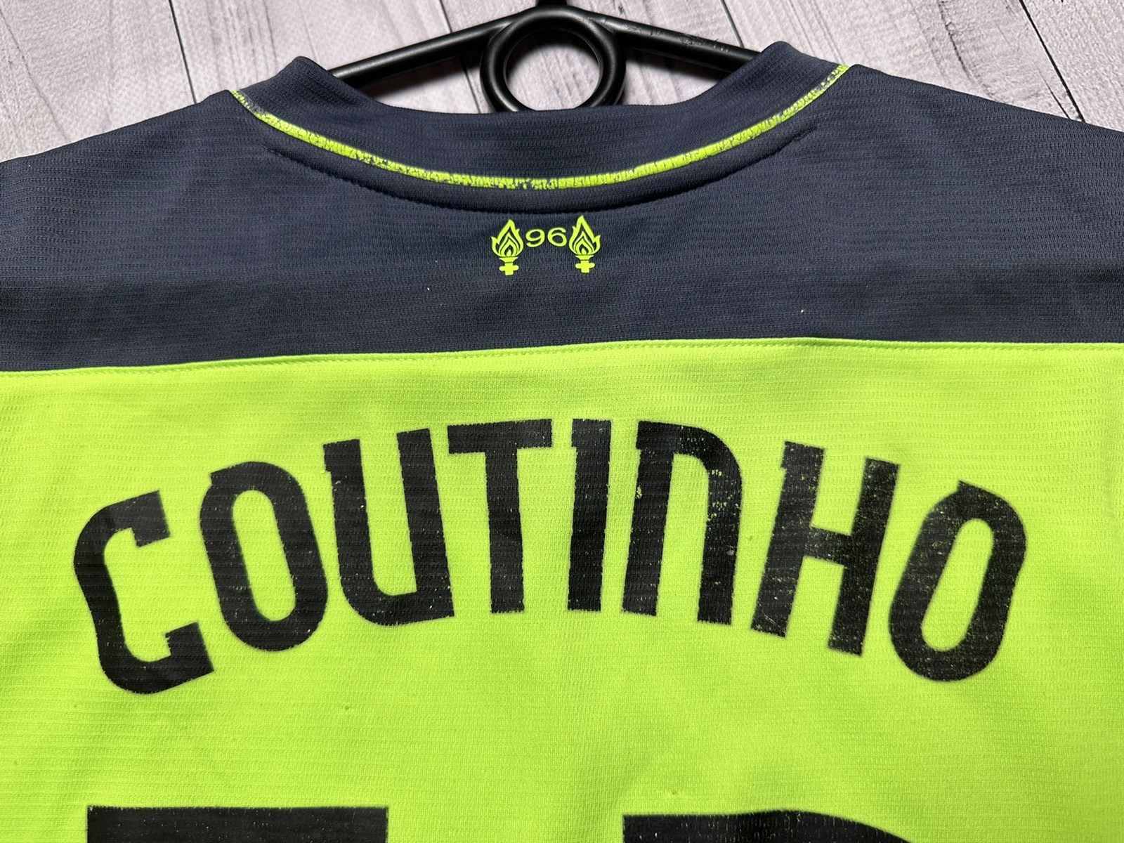 New Balance Vintage Liverpool soccer jersey 10 Coutinho size XL rare Size US XL / EU 56 / 4 - 8 Thumbnail
