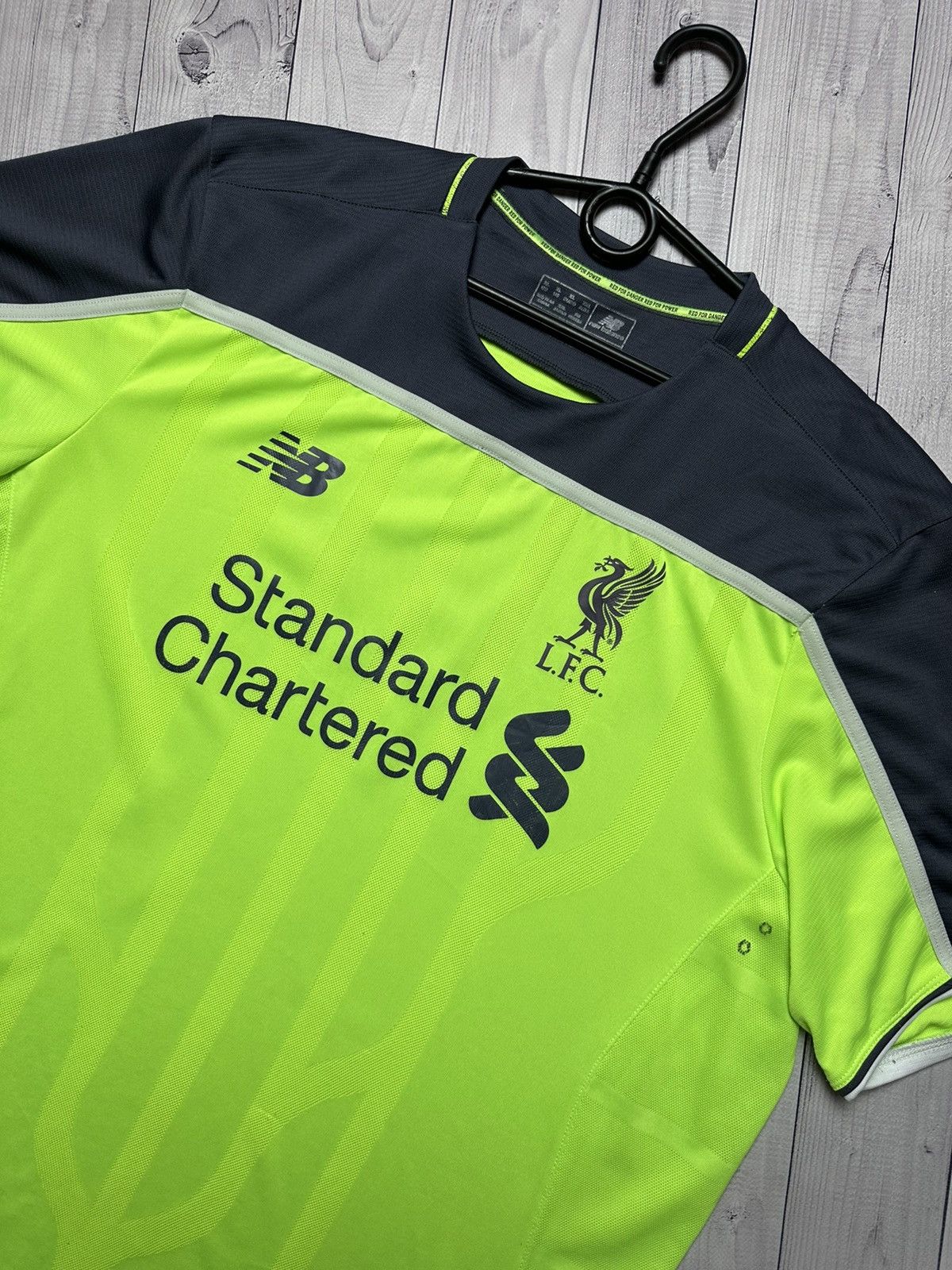 New Balance Vintage Liverpool soccer jersey 10 Coutinho size XL rare Size US XL / EU 56 / 4 - 3 Thumbnail