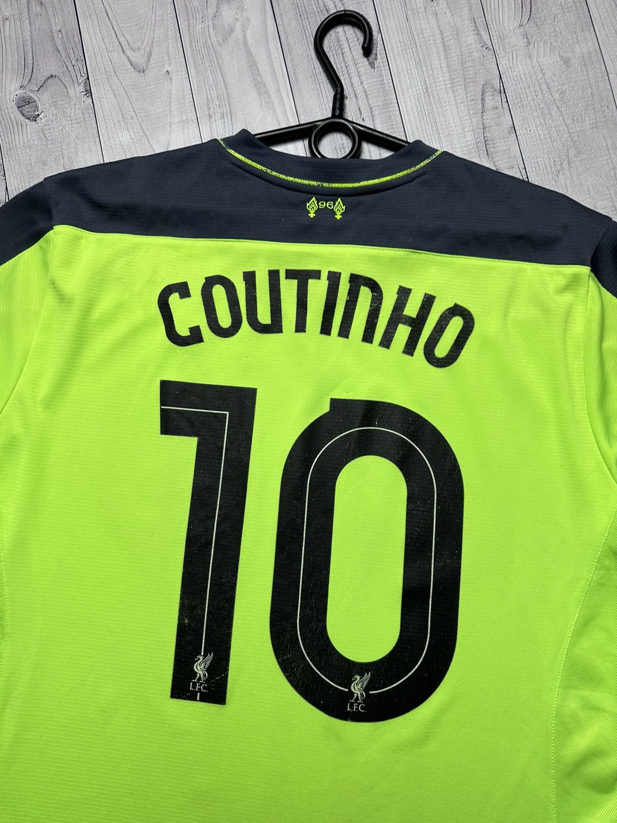 New Balance Vintage Liverpool soccer jersey 10 Coutinho size XL rare Size US XL / EU 56 / 4 - 6 Thumbnail